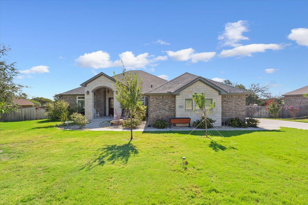 1066 Vista Dr, Salado, TX 76571