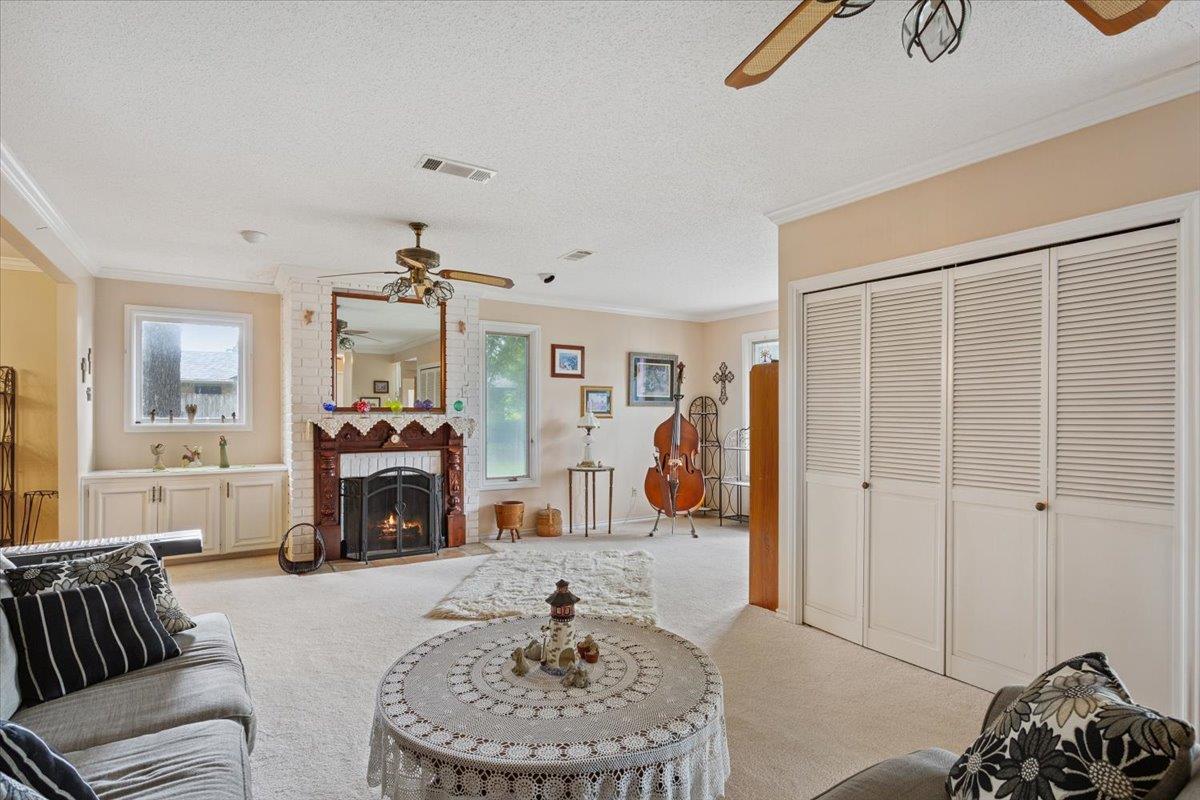 910 Mill Creek Dr, Salado, TX 76571