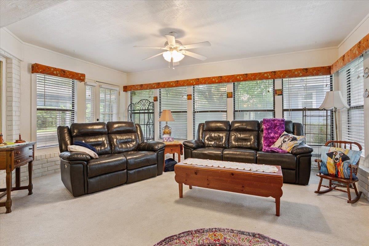 910 Mill Creek Dr, Salado, TX 76571