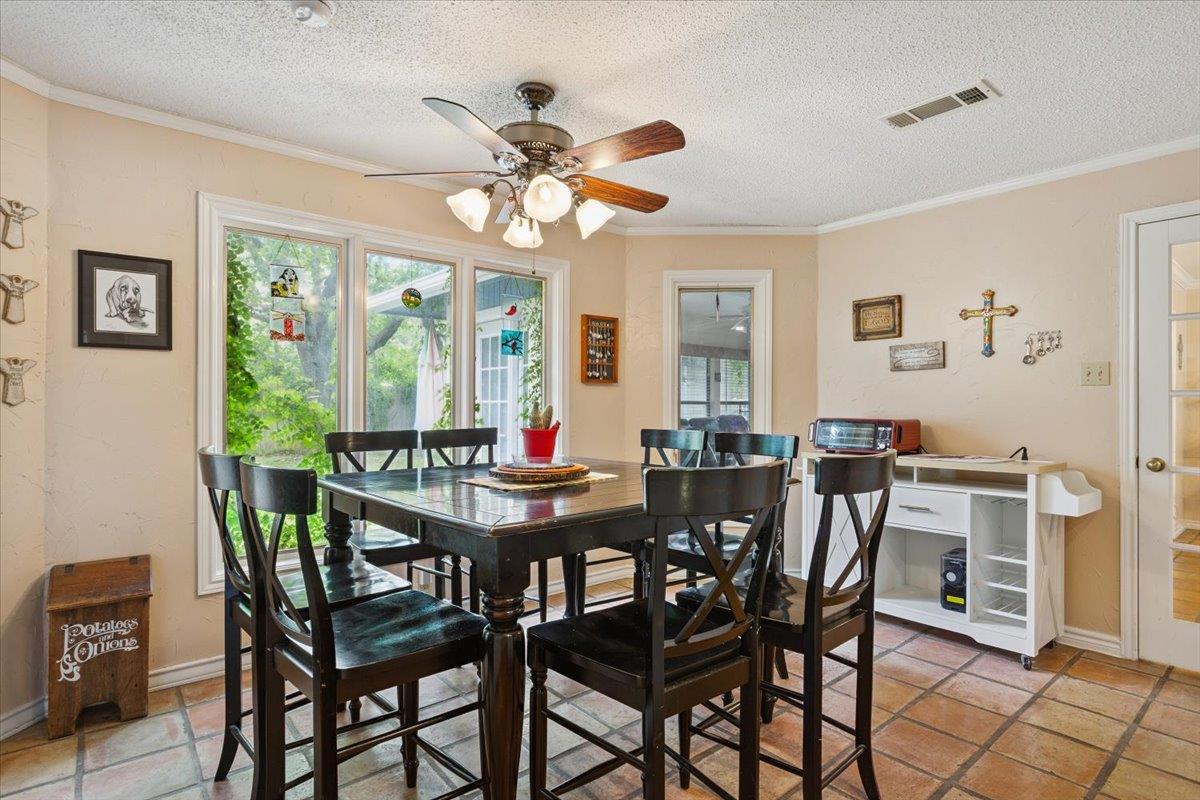 910 Mill Creek Dr, Salado, TX 76571