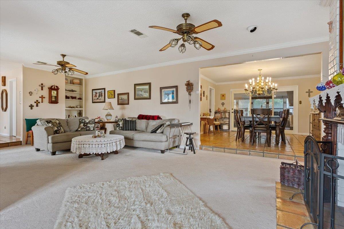 910 Mill Creek Dr, Salado, TX 76571