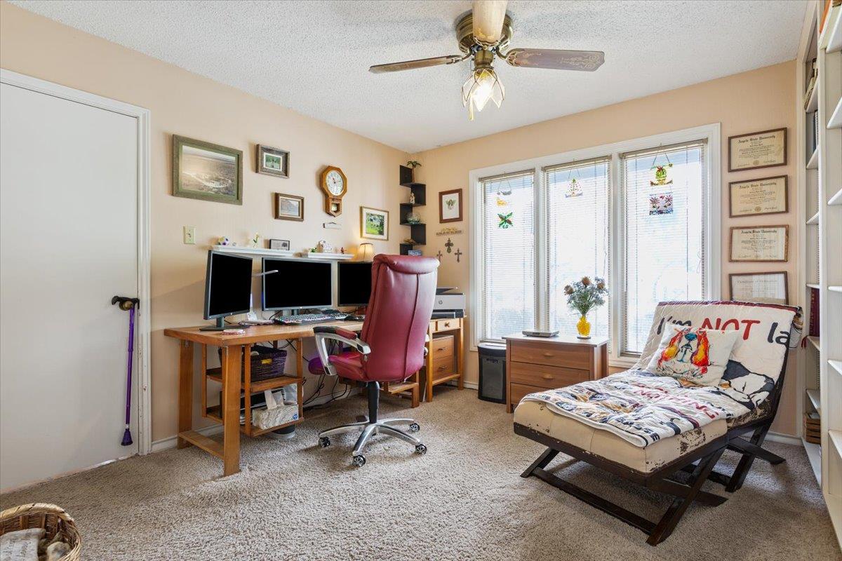 910 Mill Creek Dr, Salado, TX 76571