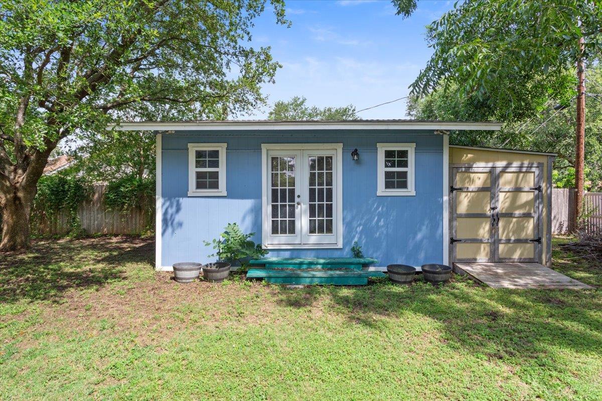 910 Mill Creek Dr, Salado, TX 76571