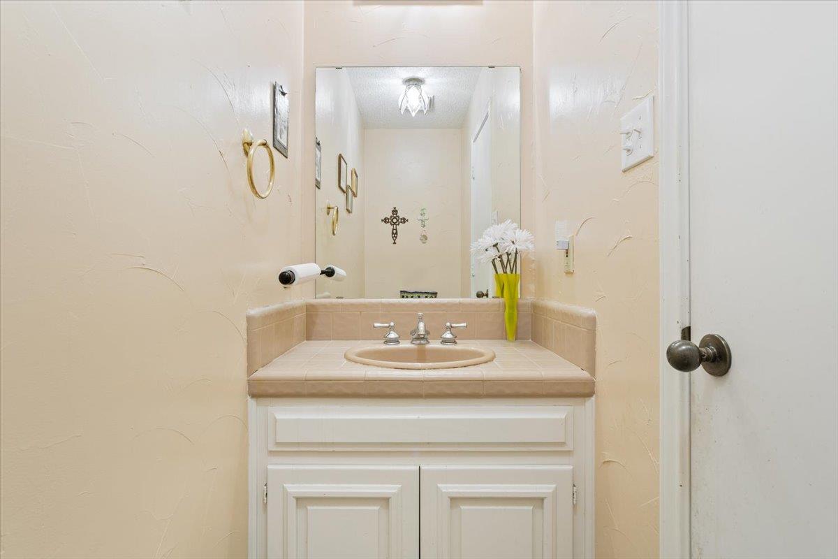 910 Mill Creek Dr, Salado, TX 76571