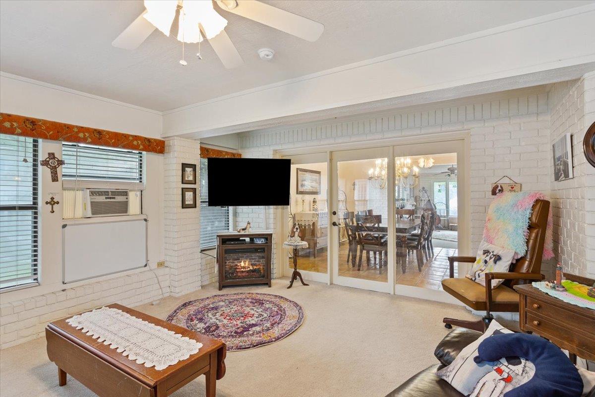 910 Mill Creek Dr, Salado, TX 76571