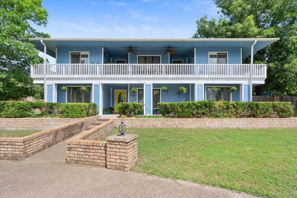910 Mill Creek Dr, Salado, TX 76571