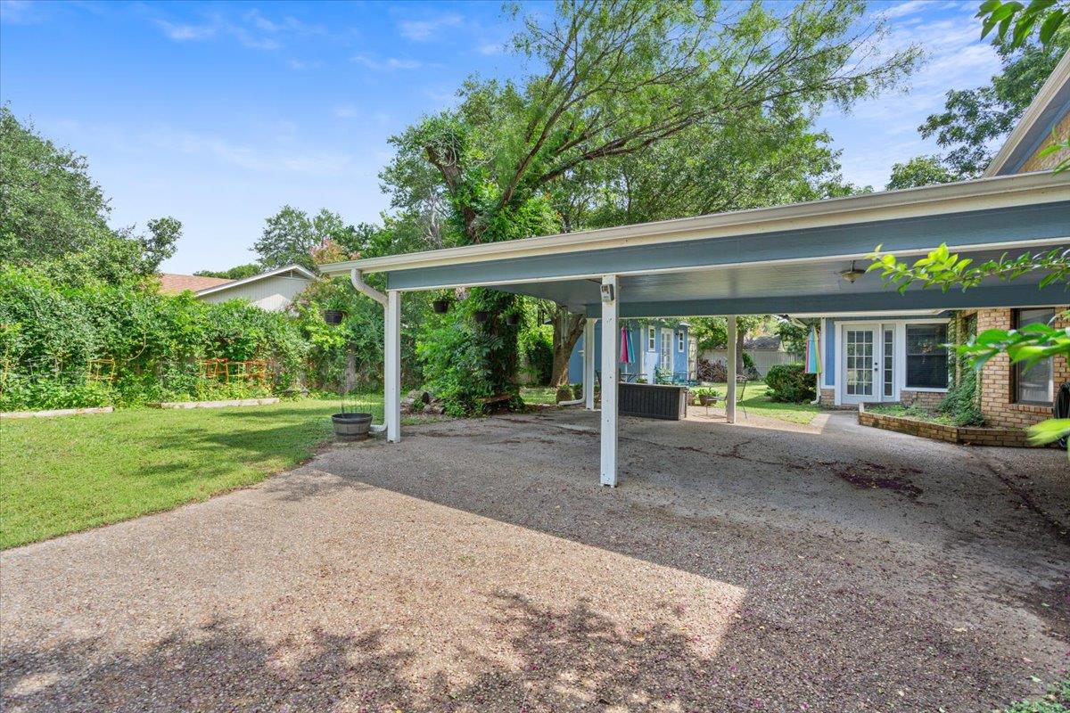 910 Mill Creek Dr, Salado, TX 76571