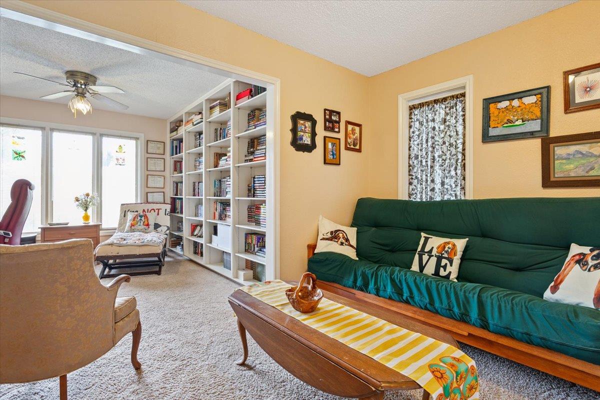 910 Mill Creek Dr, Salado, TX 76571