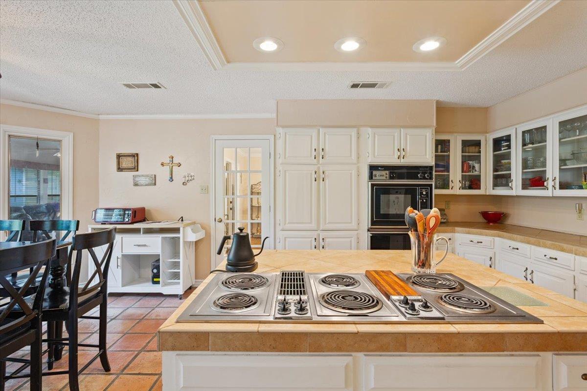 910 Mill Creek Dr, Salado, TX 76571