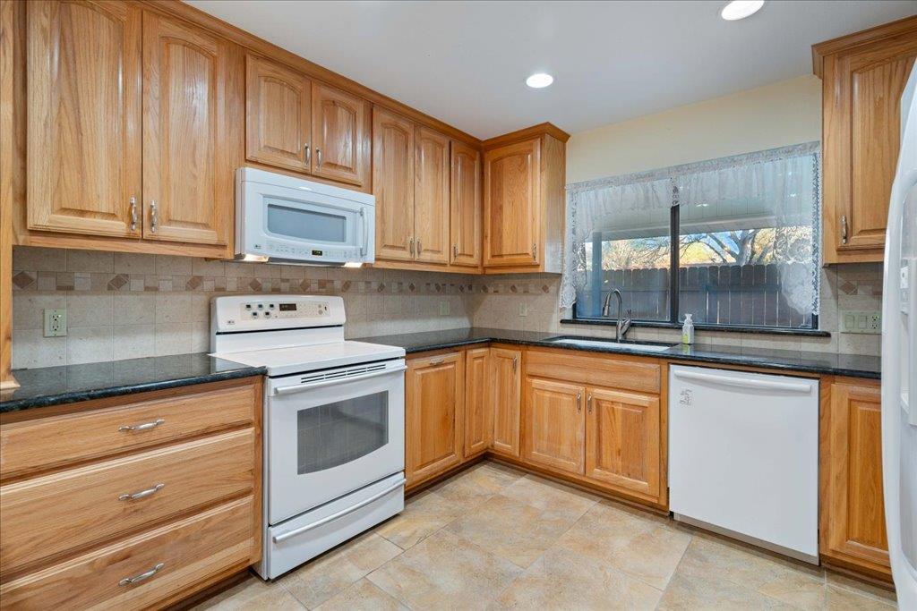 1000 Abbey Rd, Round Rock, TX 78681