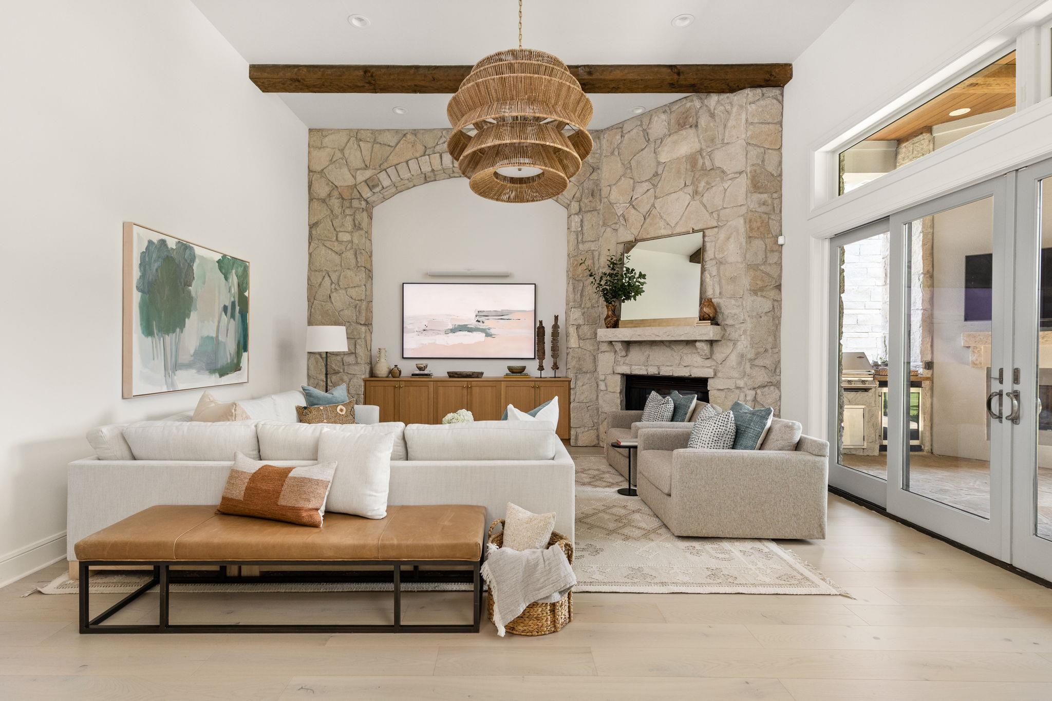 8217 Carranzo Dr W, Austin, TX 78735