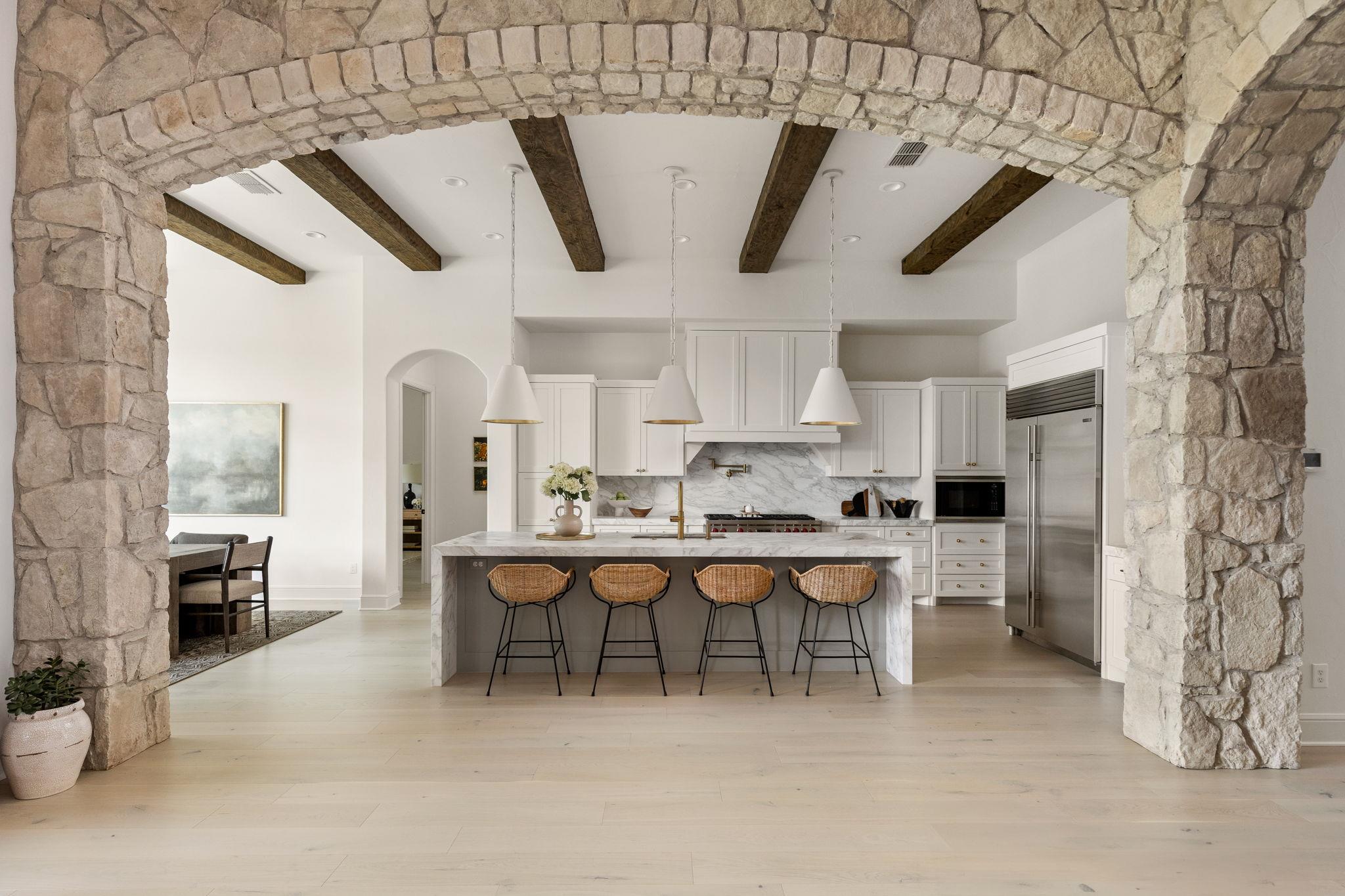 8217 Carranzo Dr W, Austin, TX 78735