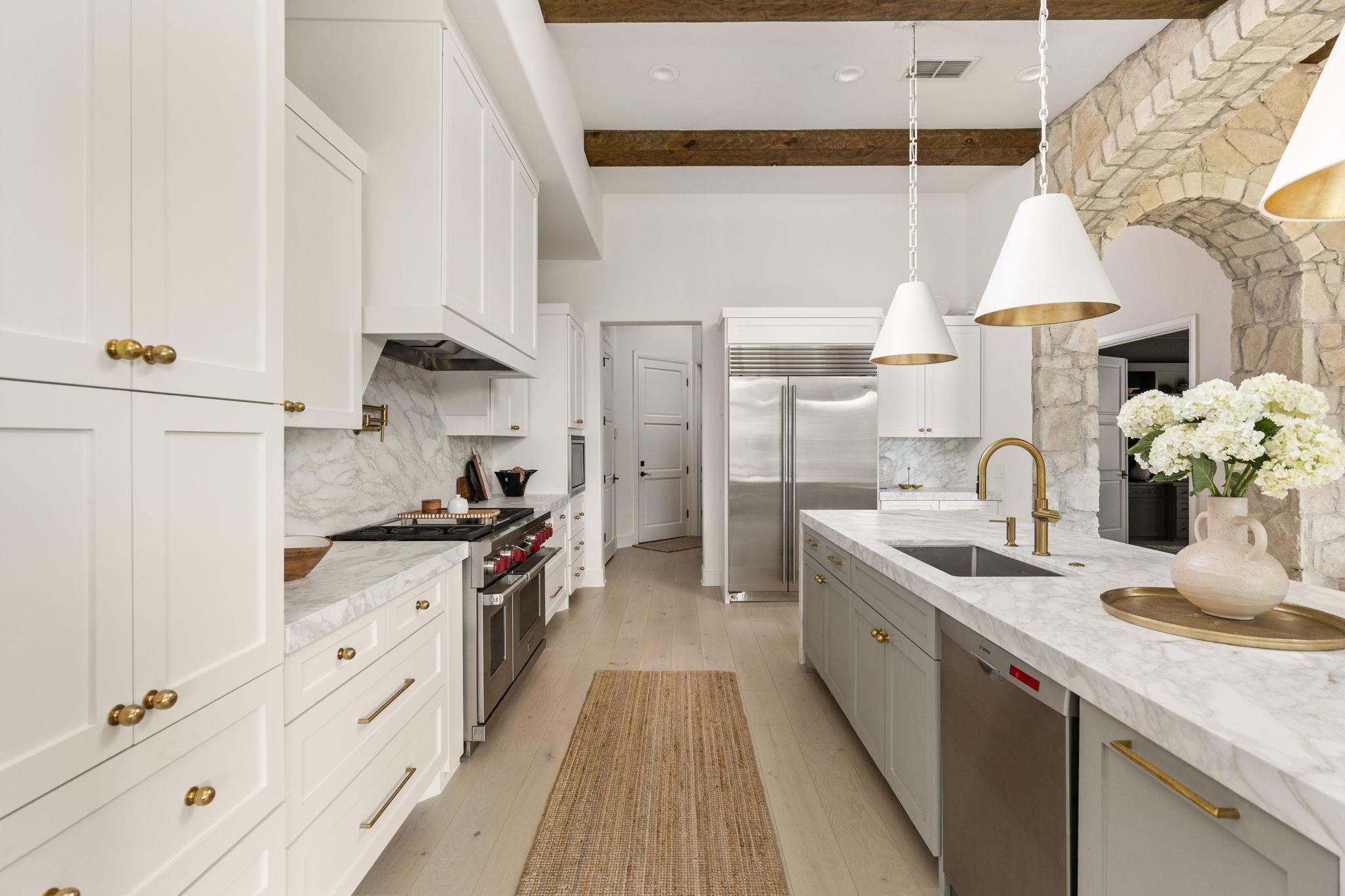 8217 Carranzo Dr W, Austin, TX 78735