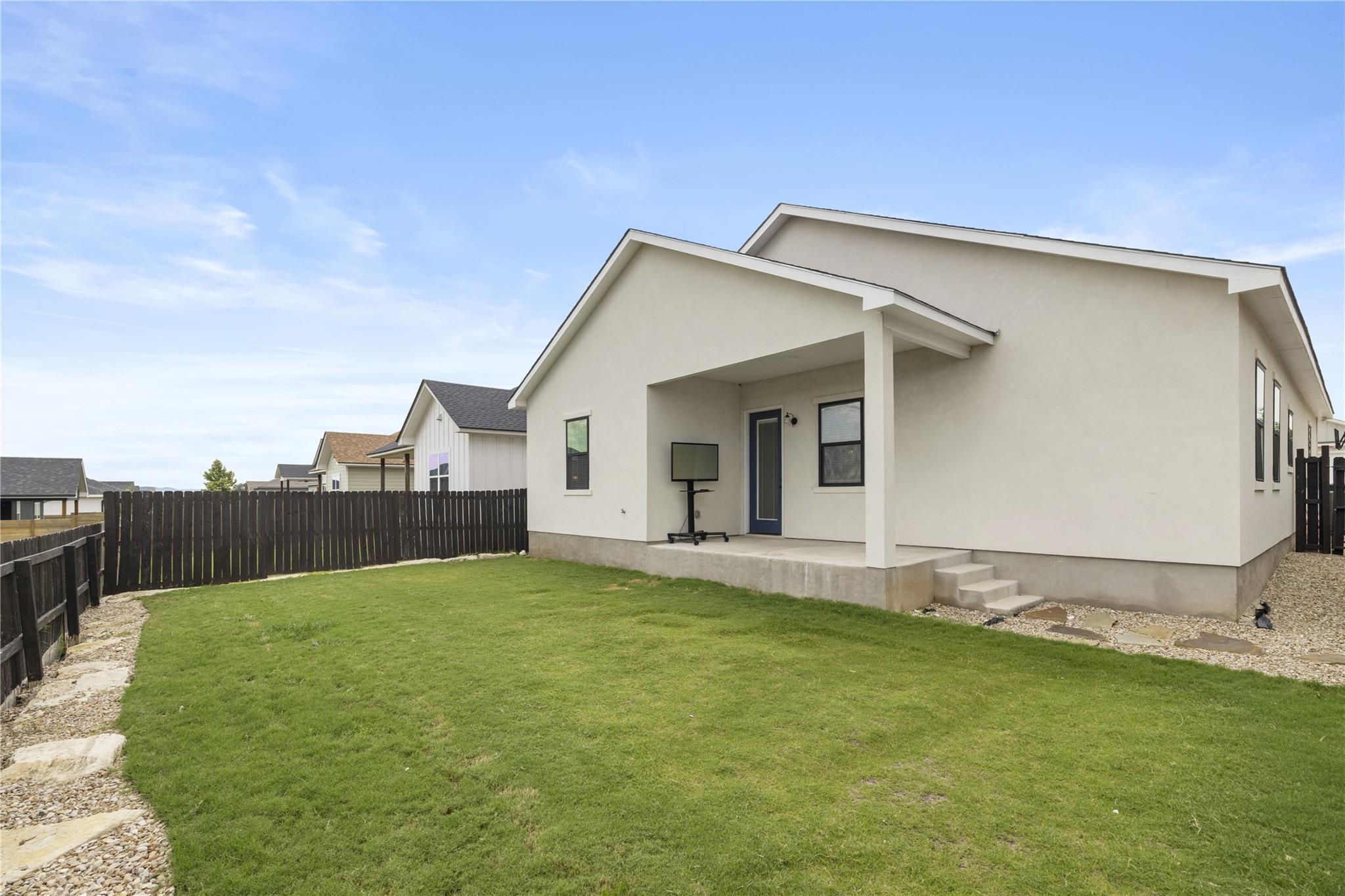 121 Feather Way, Fredericksburg, TX 78624