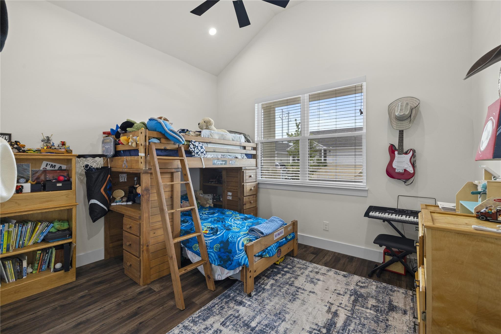 121 Feather Way, Fredericksburg, TX 78624