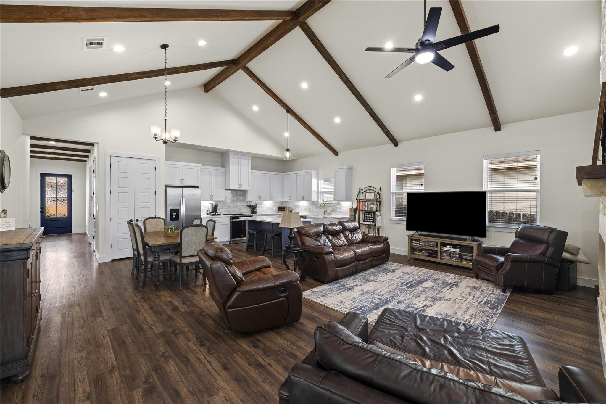 121 Feather Way, Fredericksburg, TX 78624