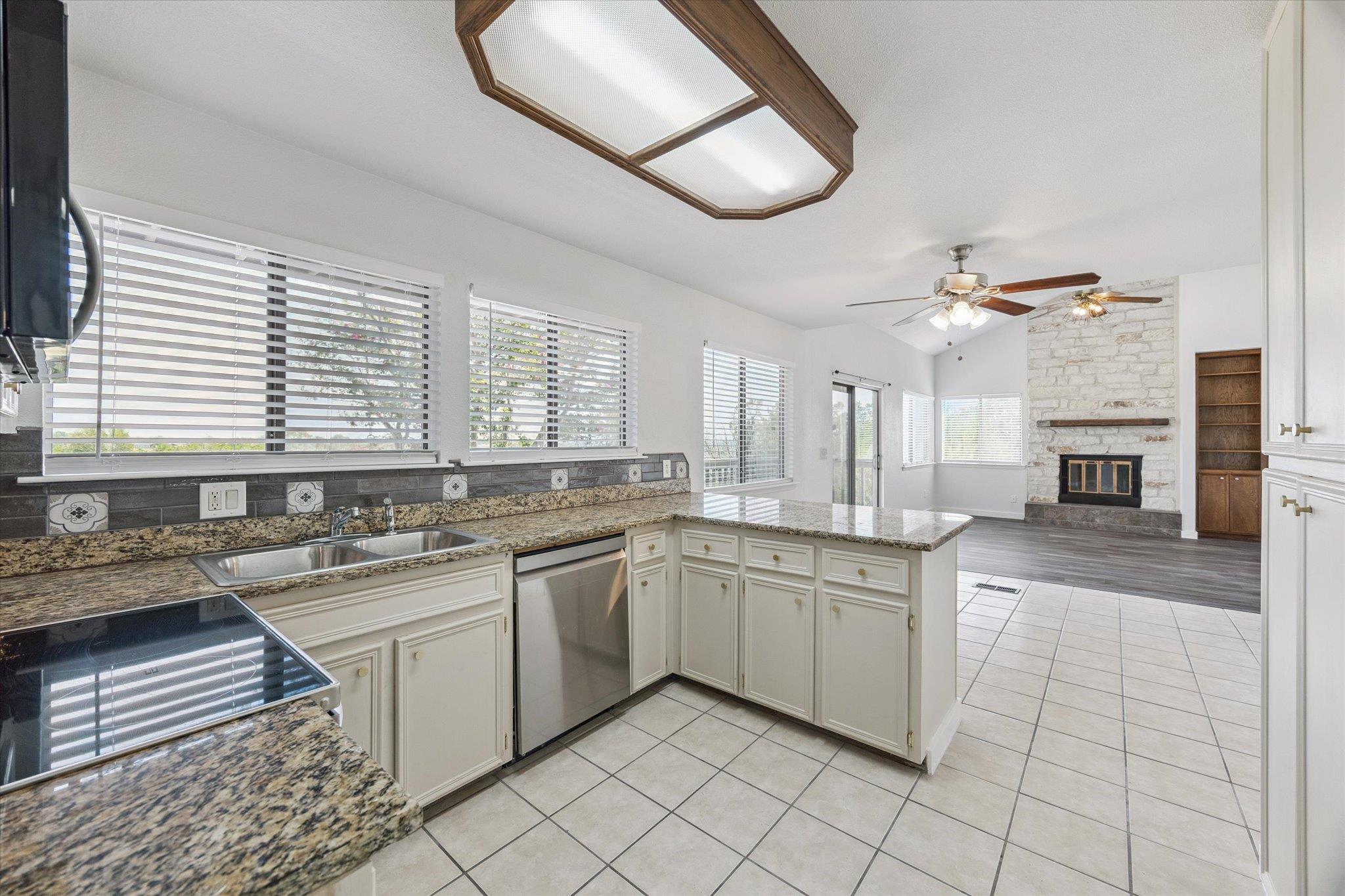 3205 Mac Arthur Ave # B, Lago Vista, TX 78645