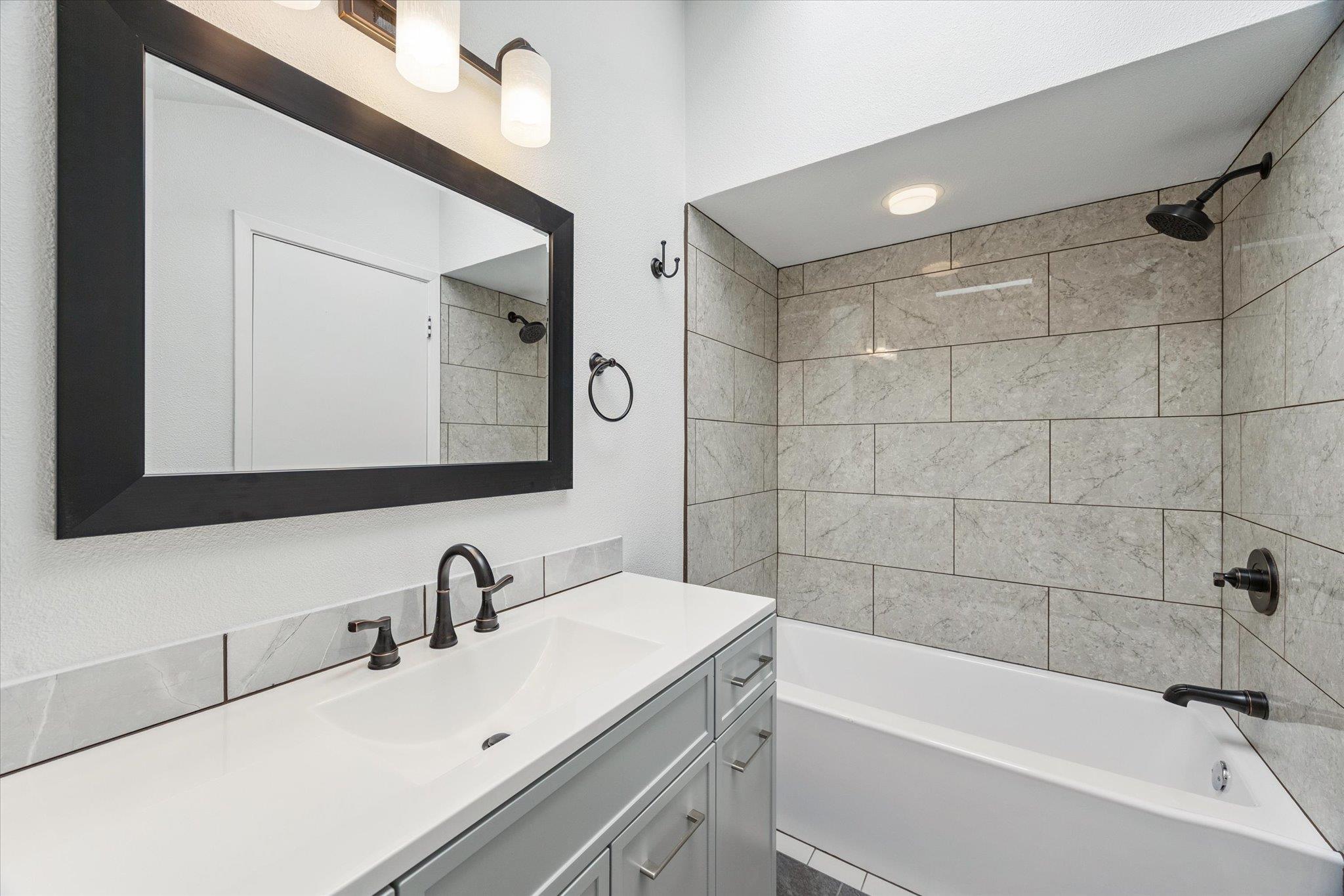 3205 Mac Arthur Ave # B, Lago Vista, TX 78645