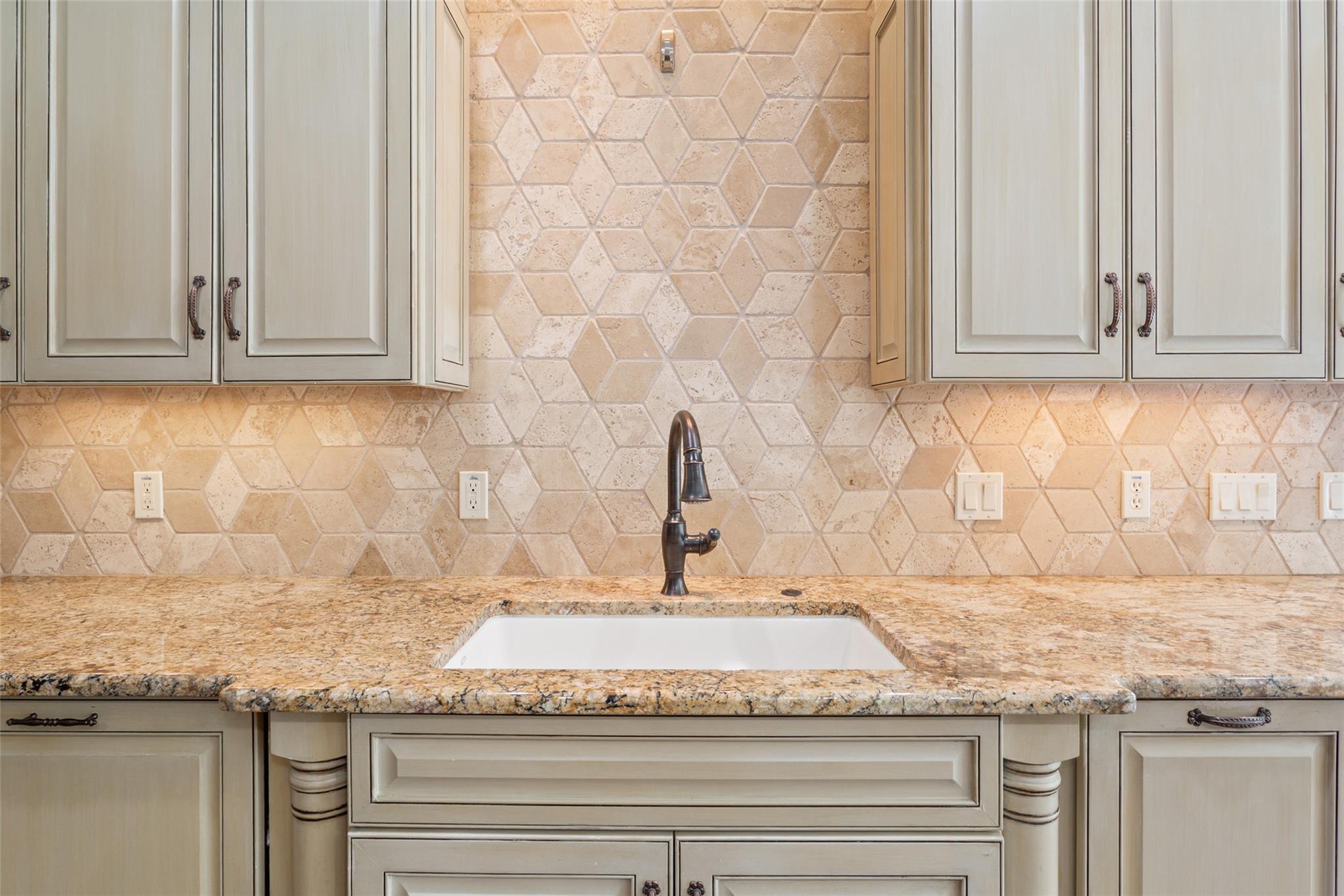 1111 Mill Creek Dr, Salado, TX 76571