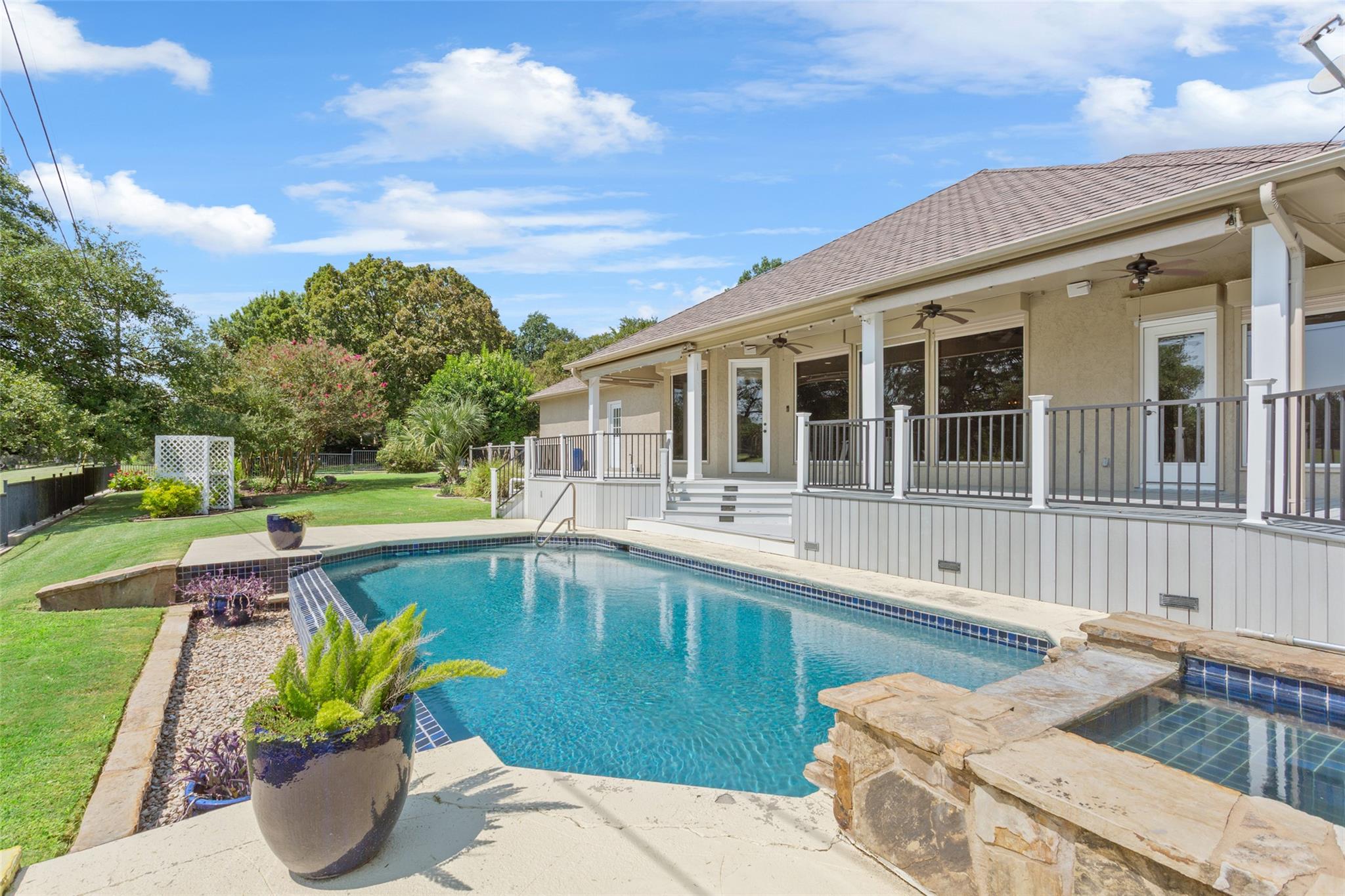 1111 Mill Creek Dr, Salado, TX 76571