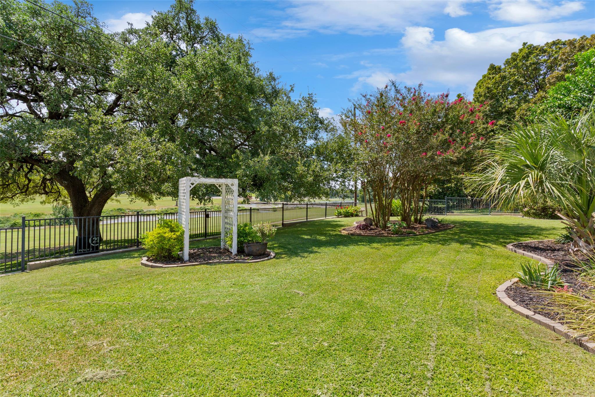 1111 Mill Creek Dr, Salado, TX 76571