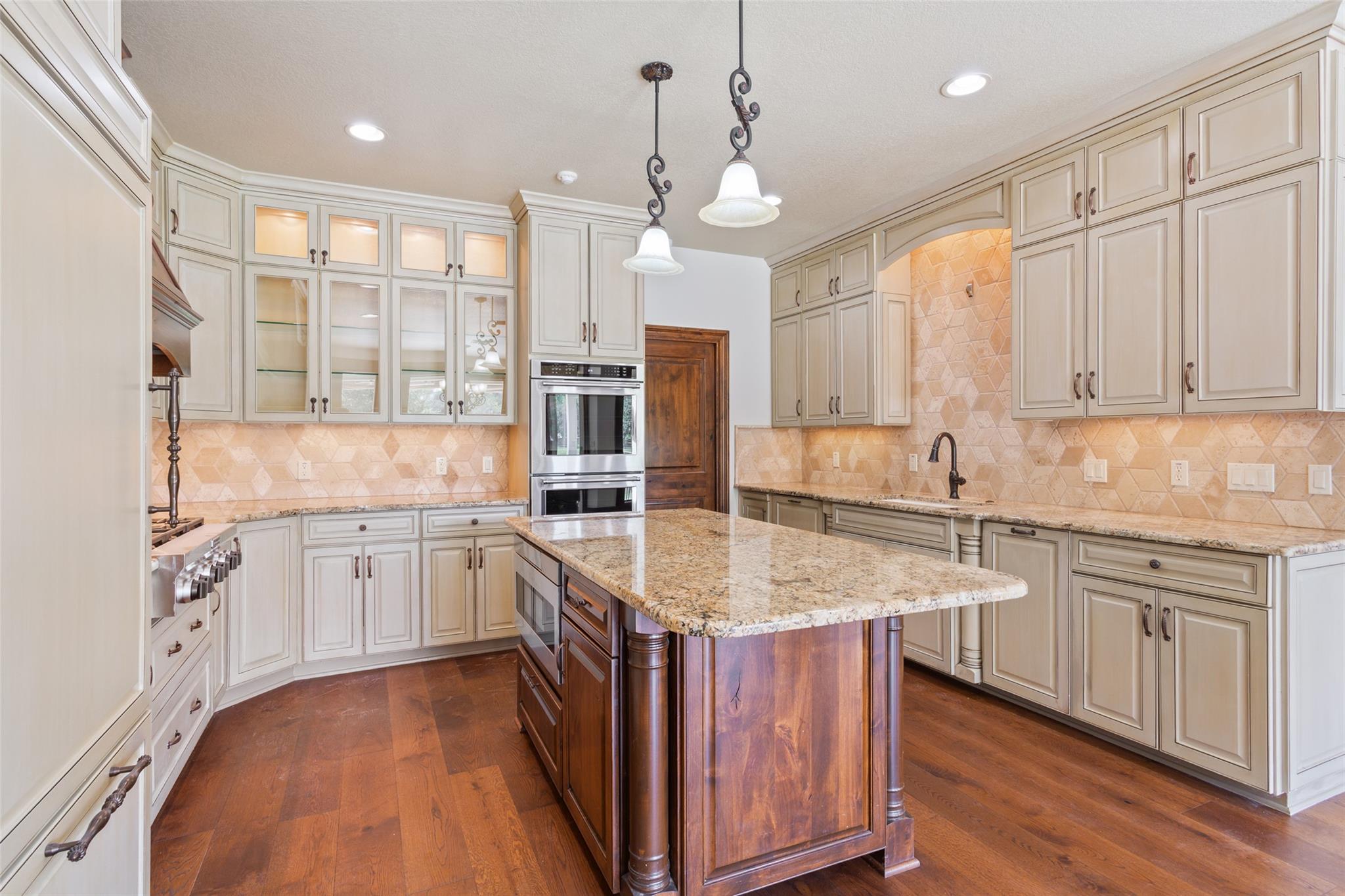 1111 Mill Creek Dr, Salado, TX 76571