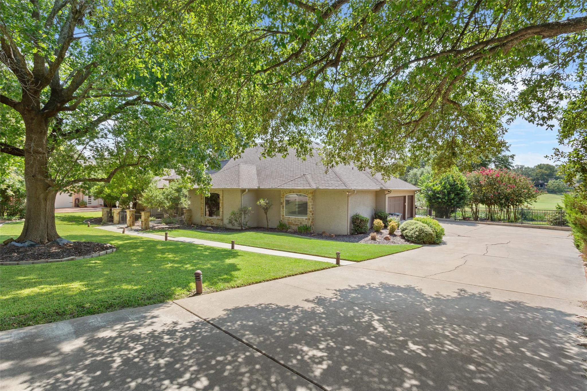 1111 Mill Creek Dr, Salado, TX 76571