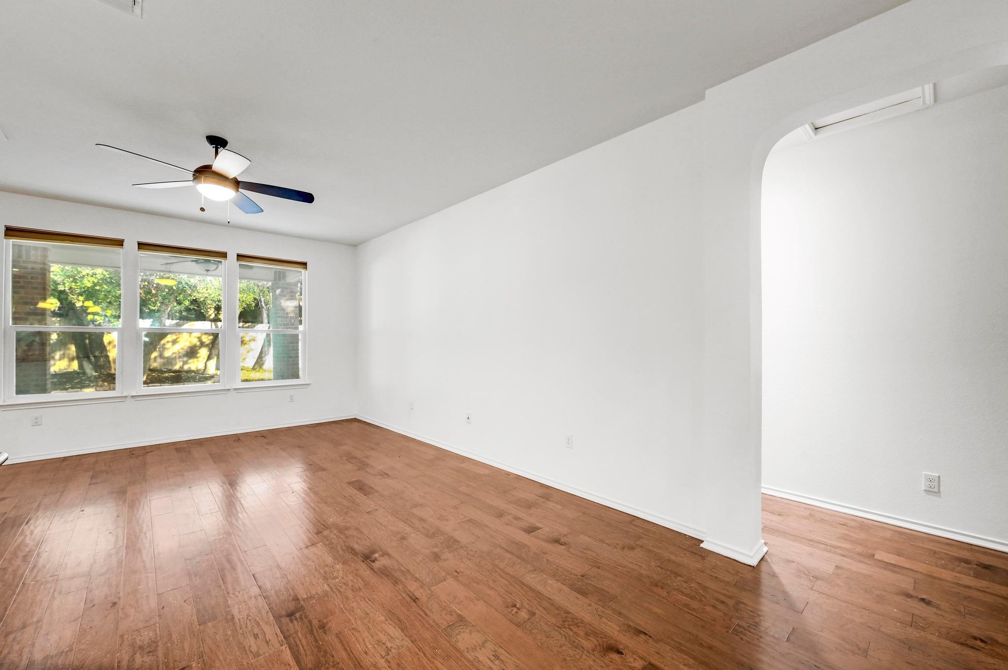 322 White Willow Dr, San Marcos, TX 78666