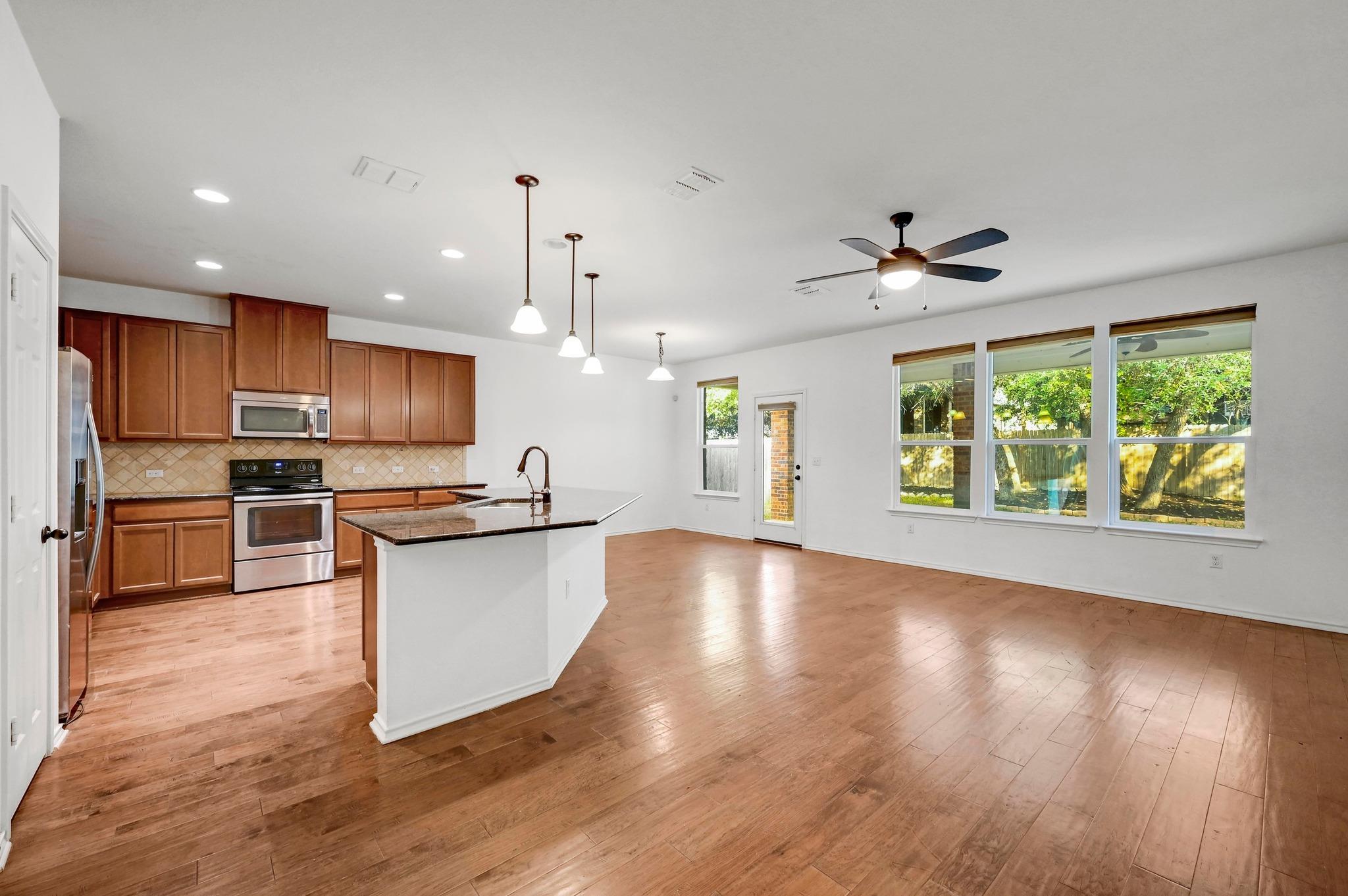 322 White Willow Dr, San Marcos, TX 78666