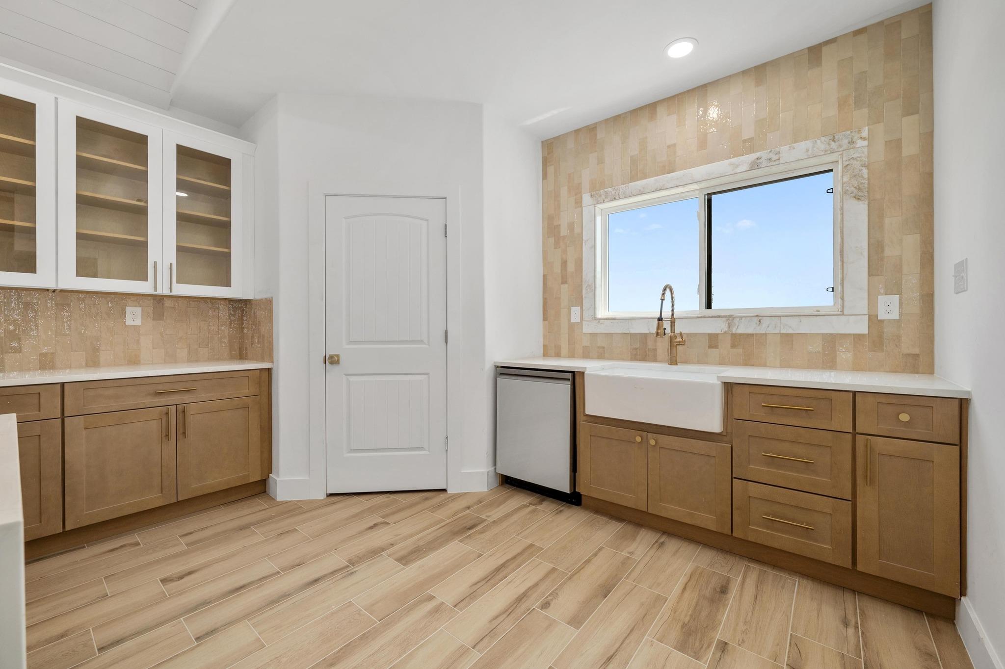 420 Bedford Dr, Spicewood, TX 78669