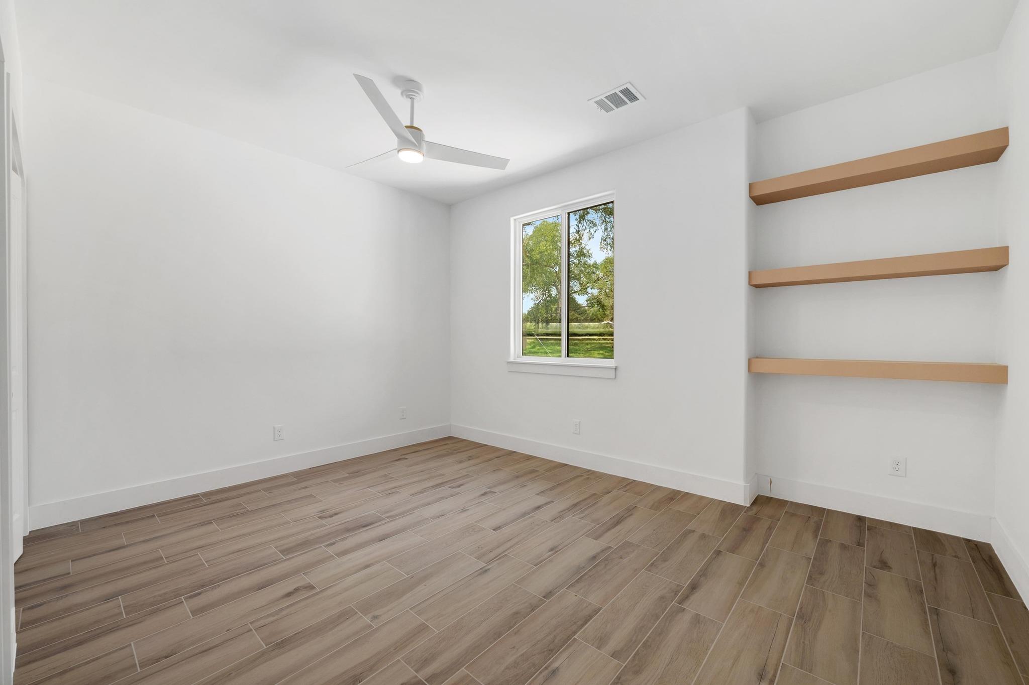 420 Bedford Dr, Spicewood, TX 78669