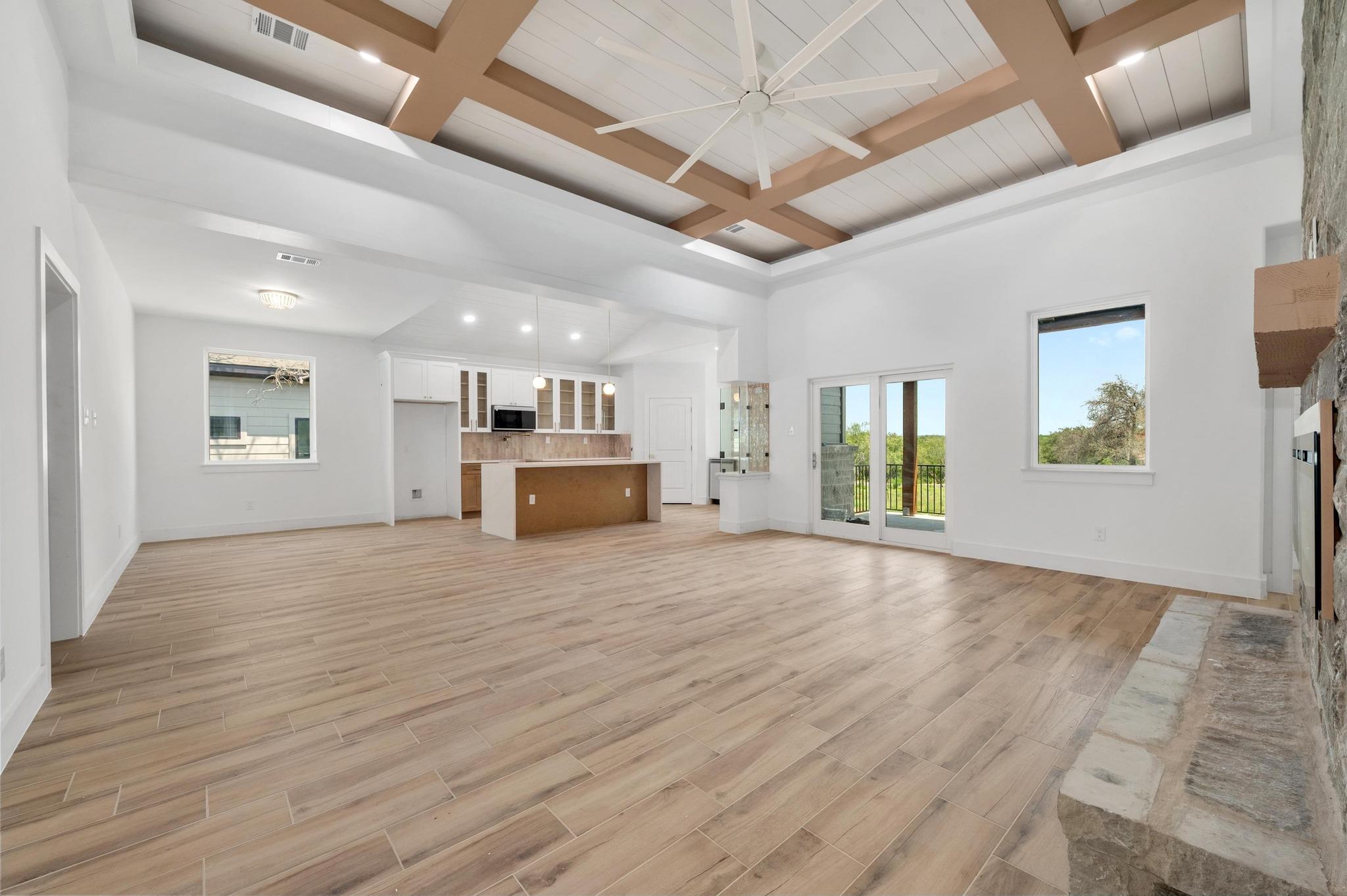 420 Bedford Dr, Spicewood, TX 78669