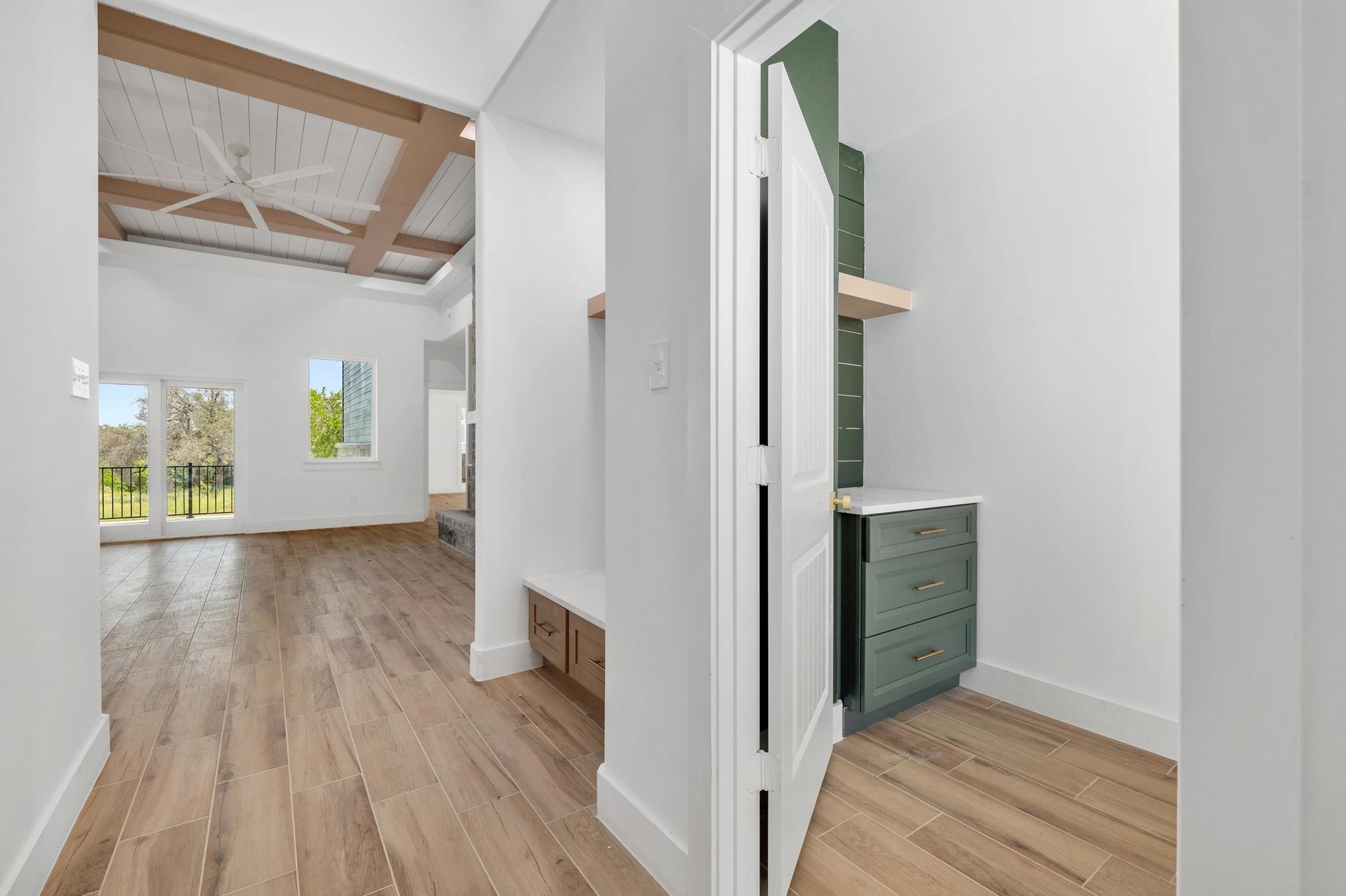 420 Bedford Dr, Spicewood, TX 78669