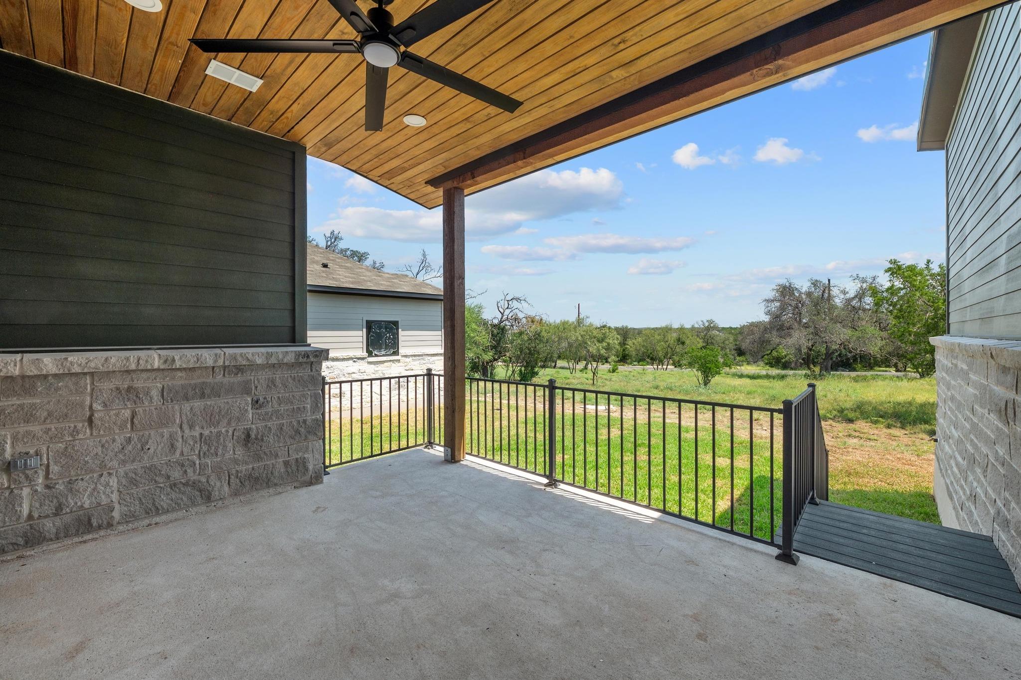 420 Bedford Dr, Spicewood, TX 78669