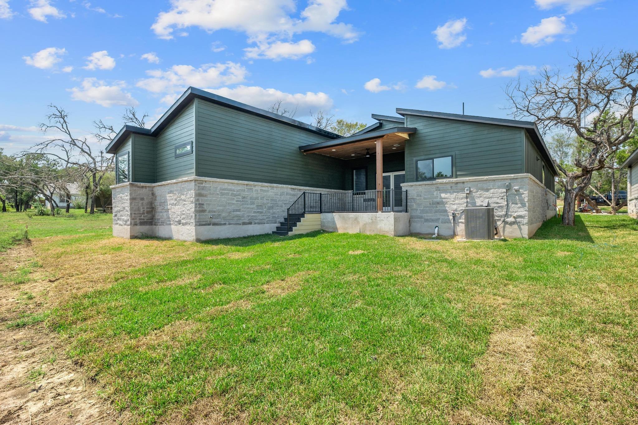 420 Bedford Dr, Spicewood, TX 78669
