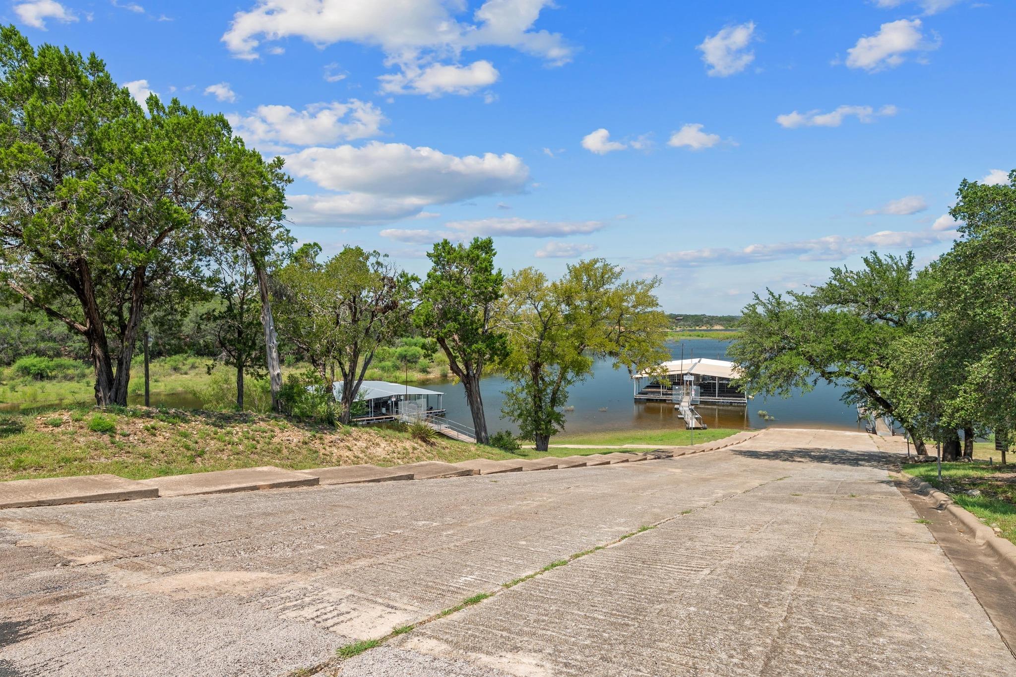 420 Bedford Dr, Spicewood, TX 78669