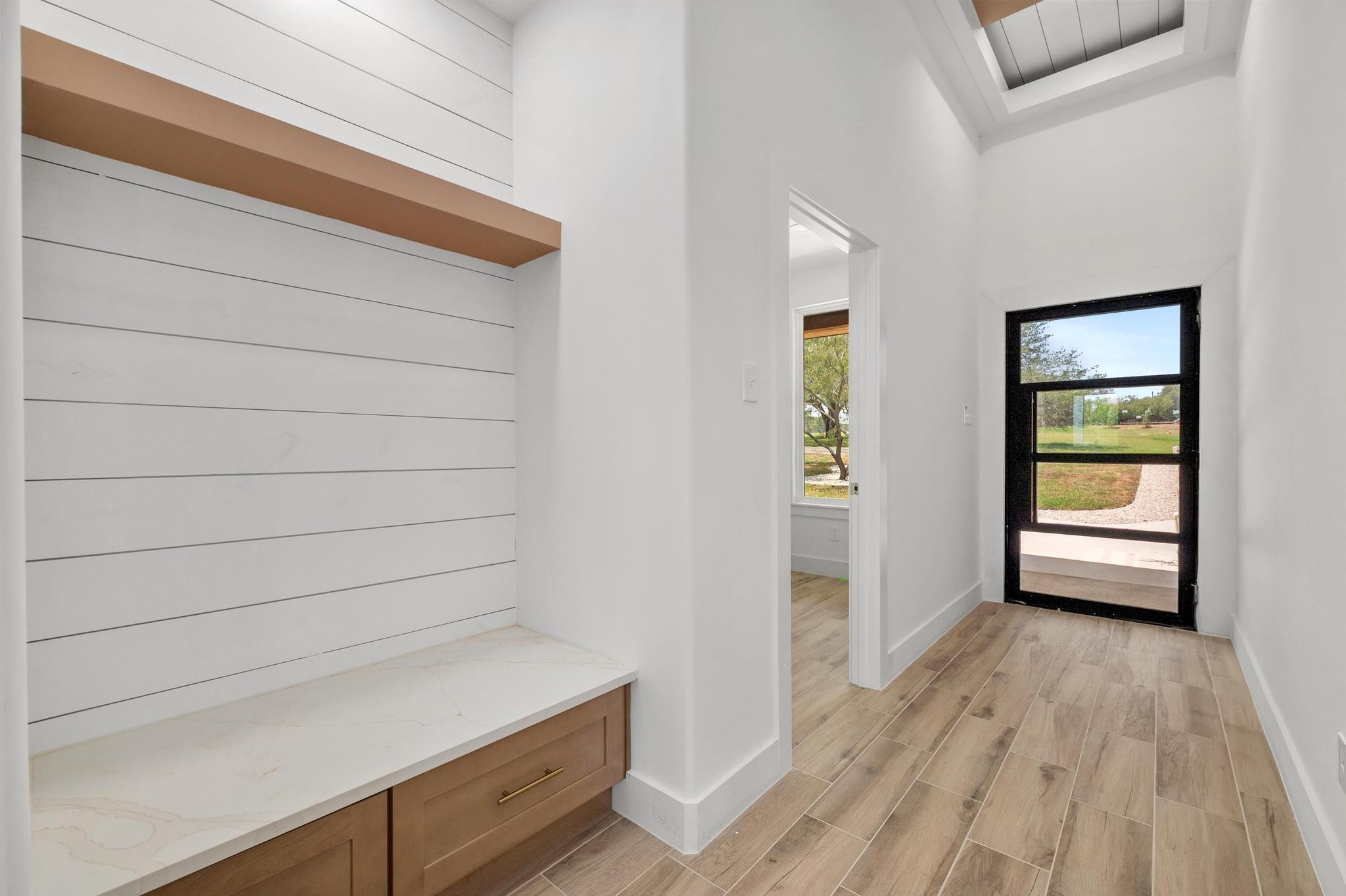 420 Bedford Dr, Spicewood, TX 78669