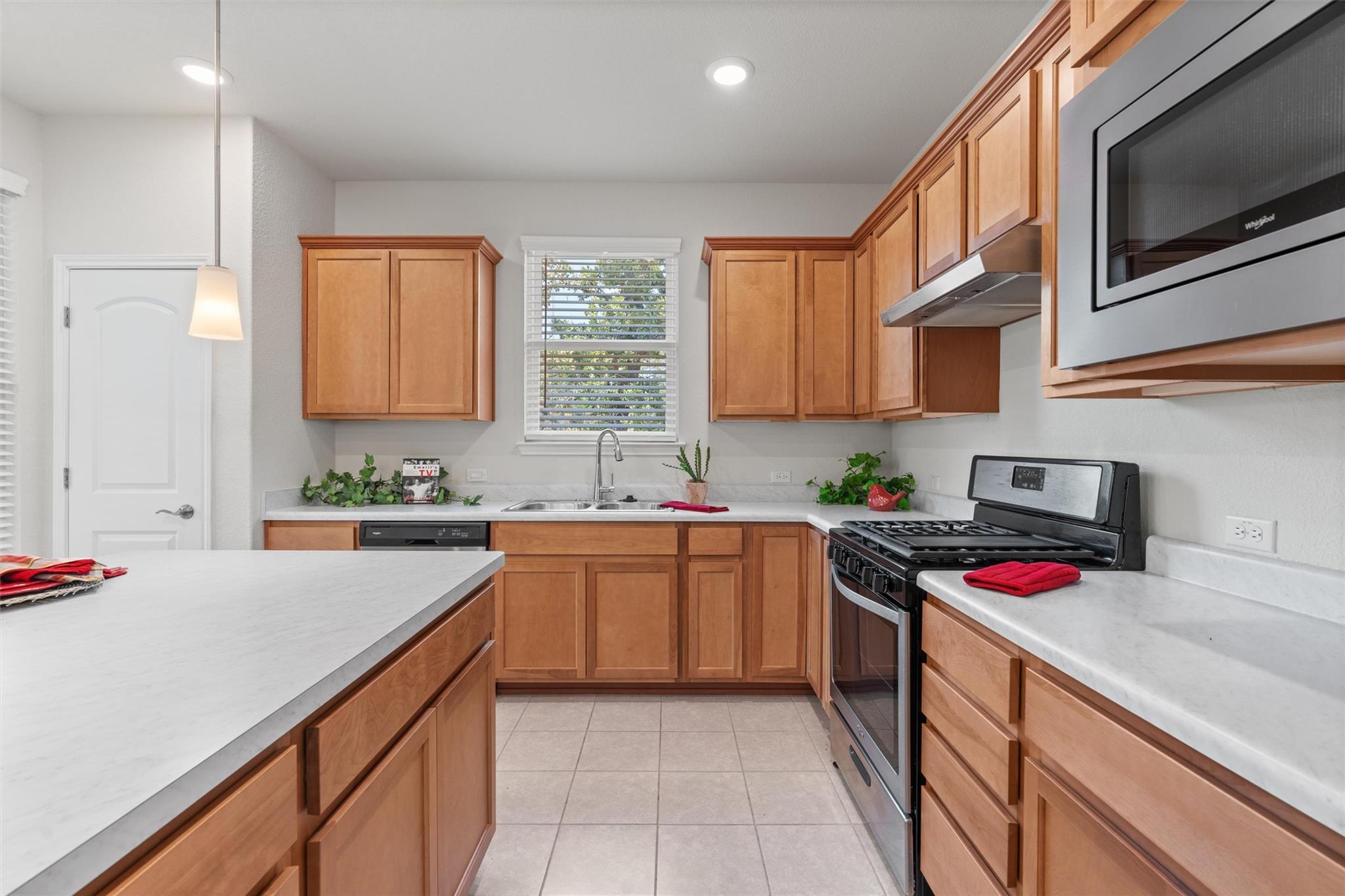 502 Saratoga Ln, Georgetown, TX 78633