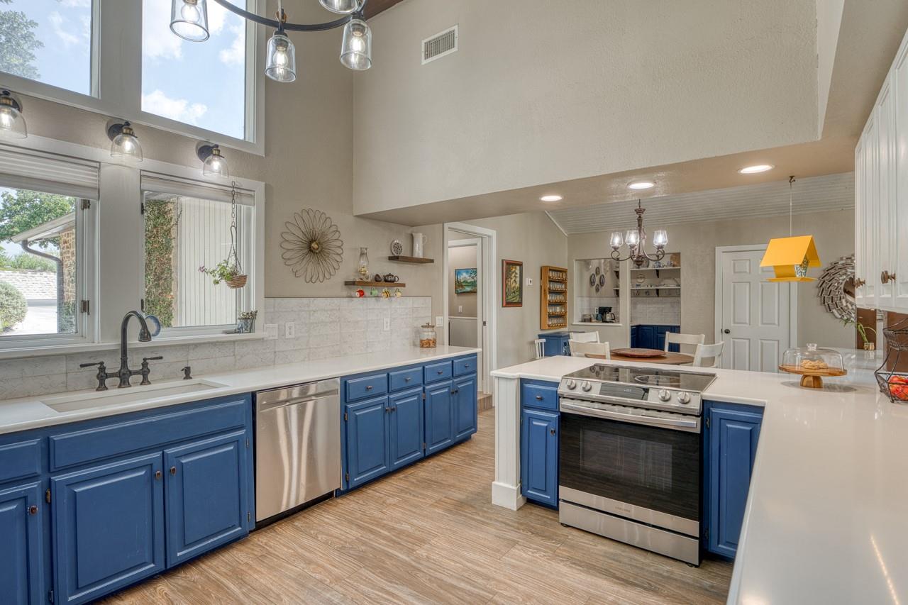 202 N Big Spur, Horseshoe Bay, TX 78657