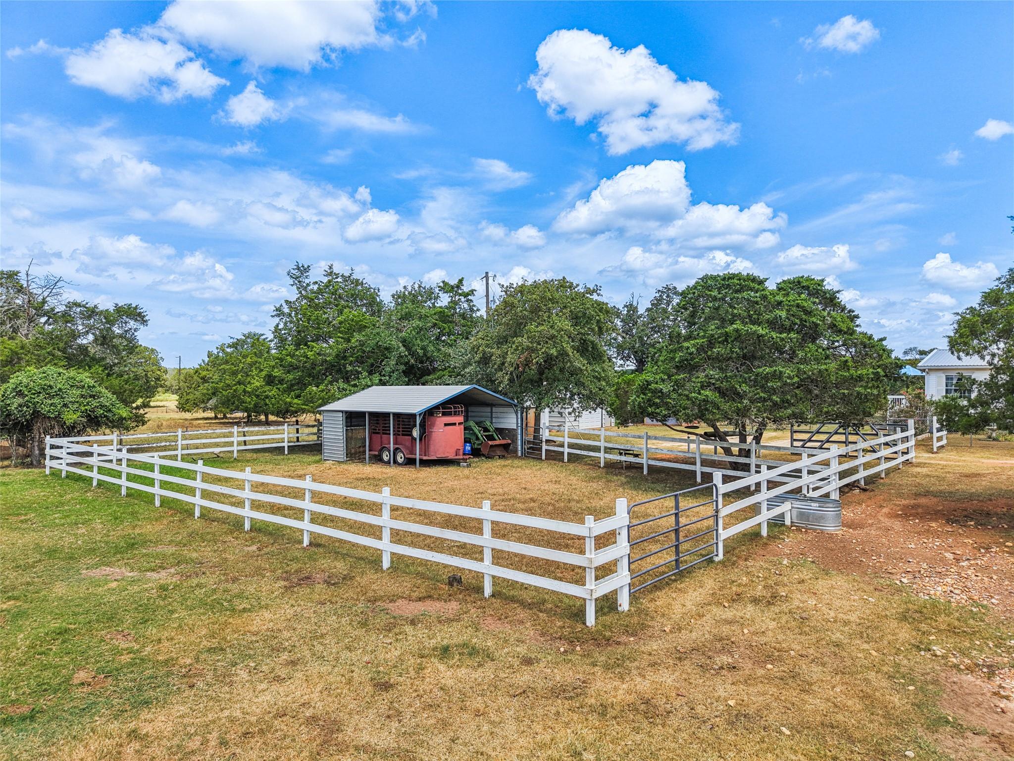 372 Hofferek Rd, Rosanky, TX 78953