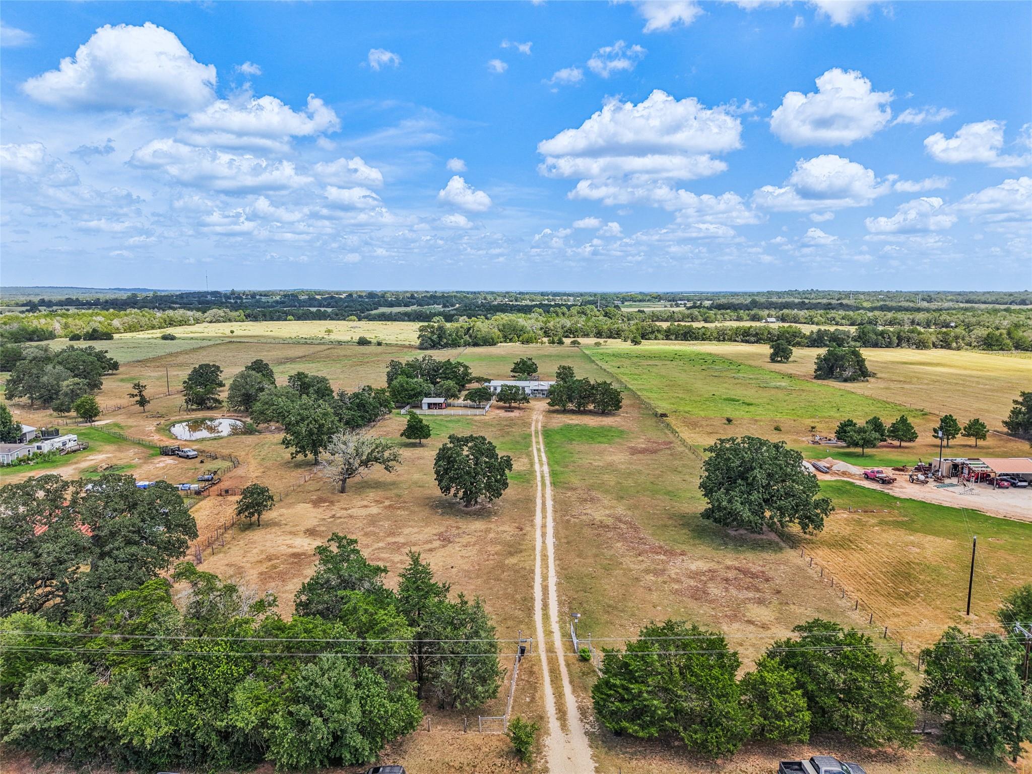 372 Hofferek Rd, Rosanky, TX 78953