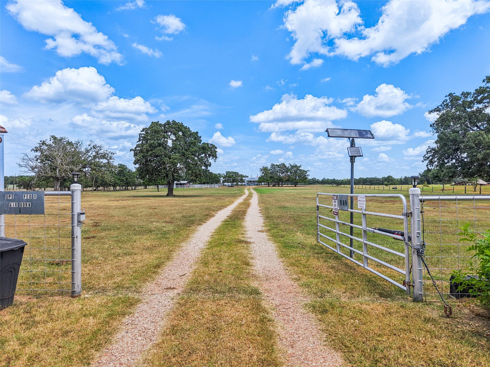 372 Hofferek Rd, Rosanky, TX 78953