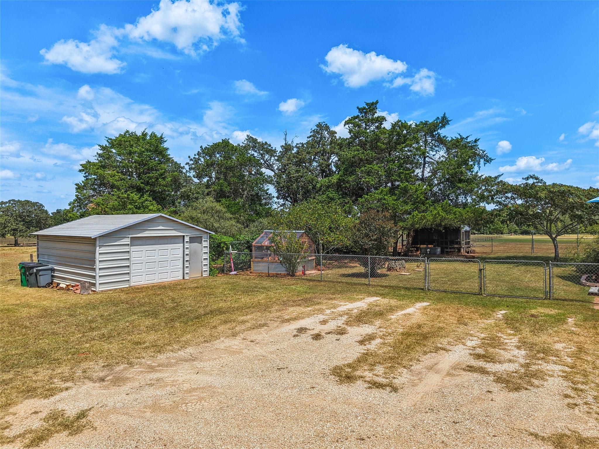 372 Hofferek Rd, Rosanky, TX 78953