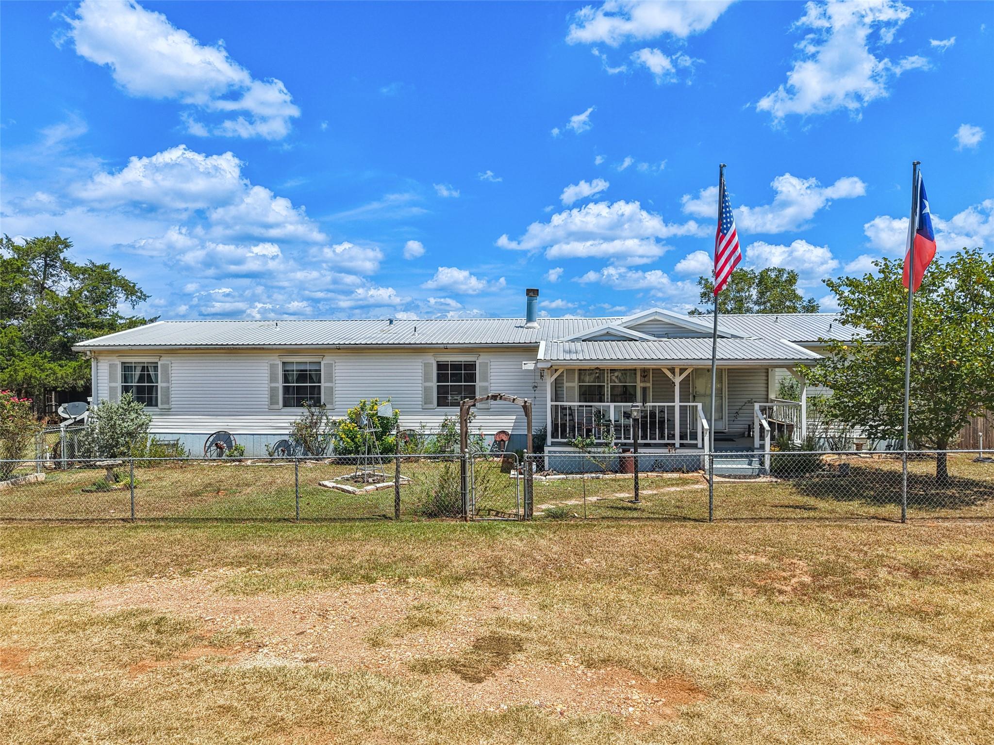 372 Hofferek Rd, Rosanky, TX 78953