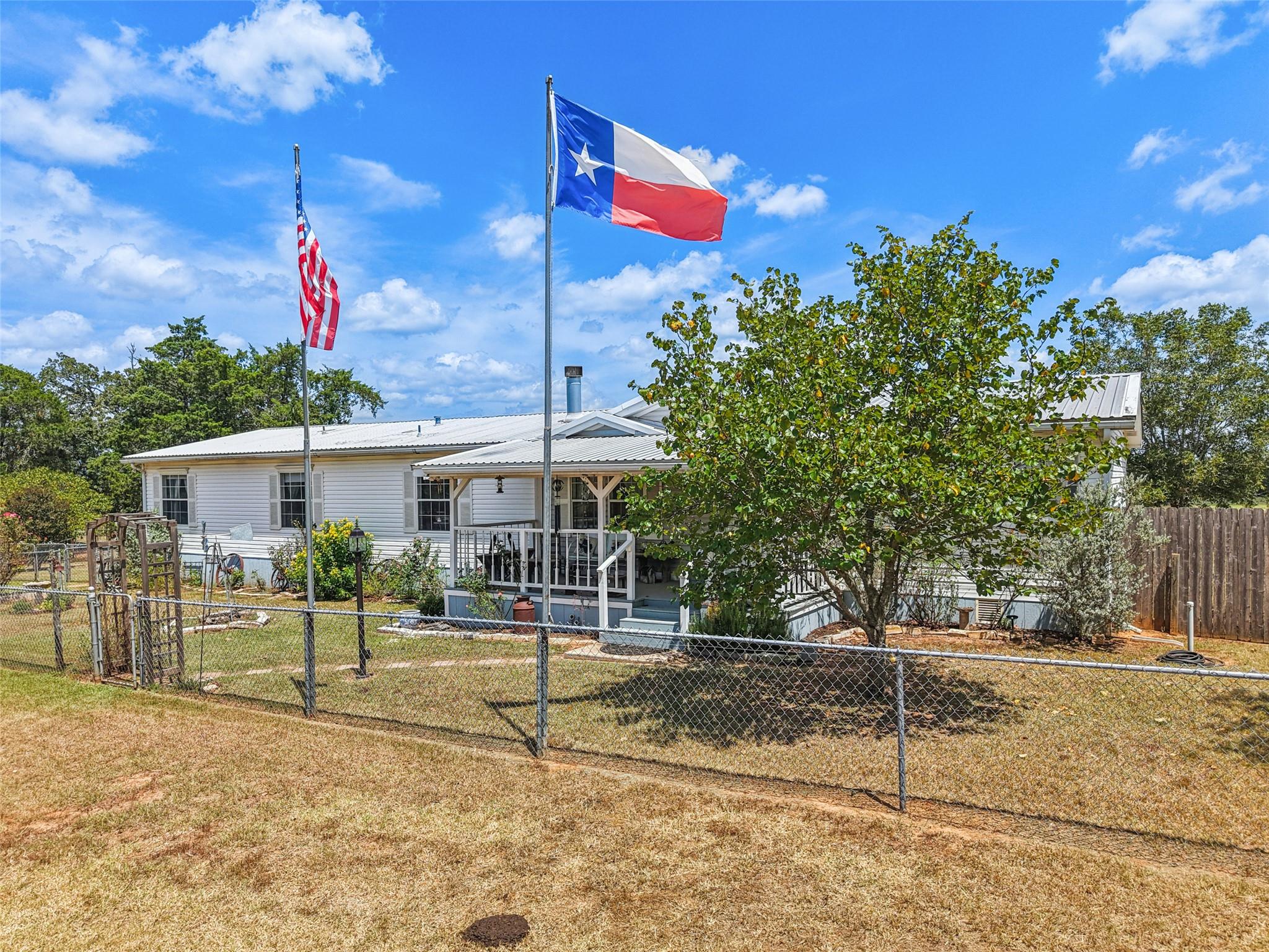 372 Hofferek Rd, Rosanky, TX 78953