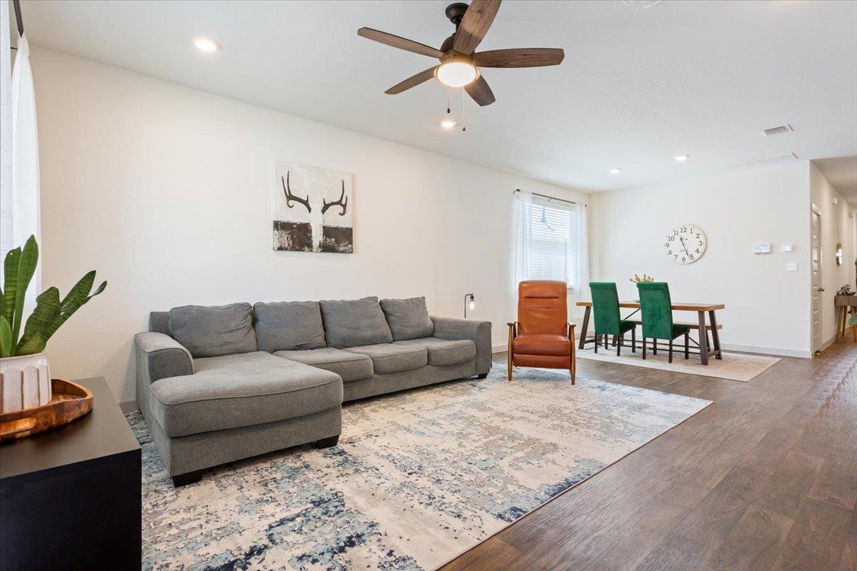 117 Big Sandy Creek Dr, Hutto, TX 78634