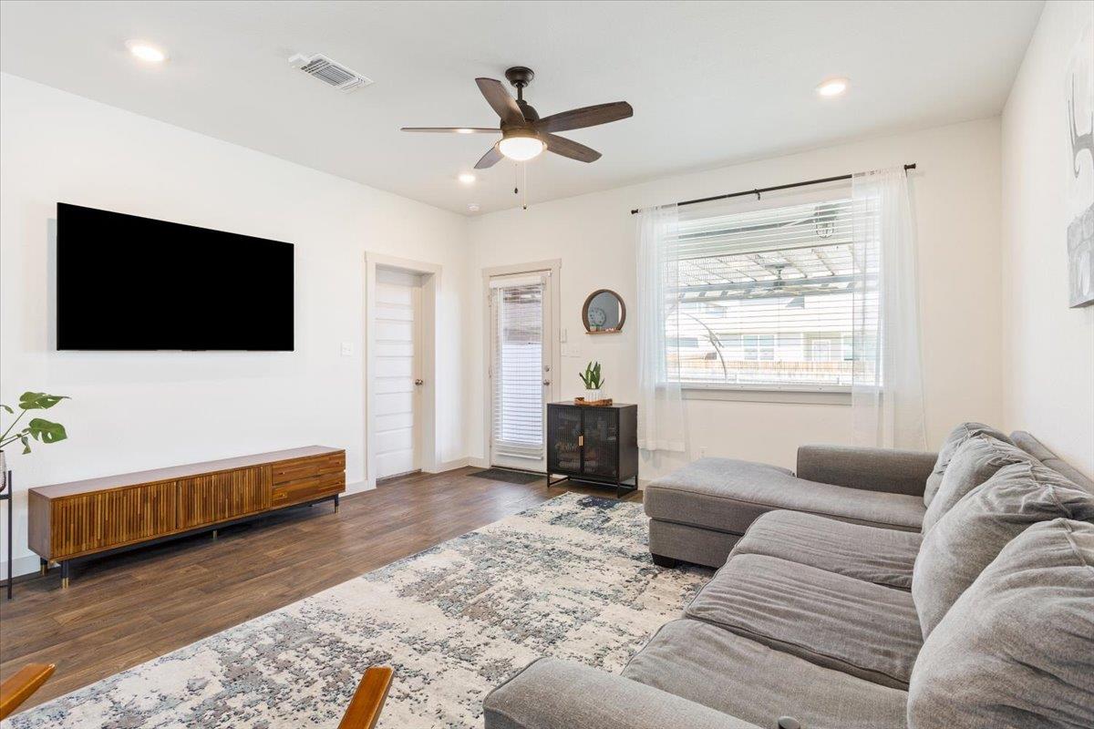 117 Big Sandy Creek Dr, Hutto, TX 78634