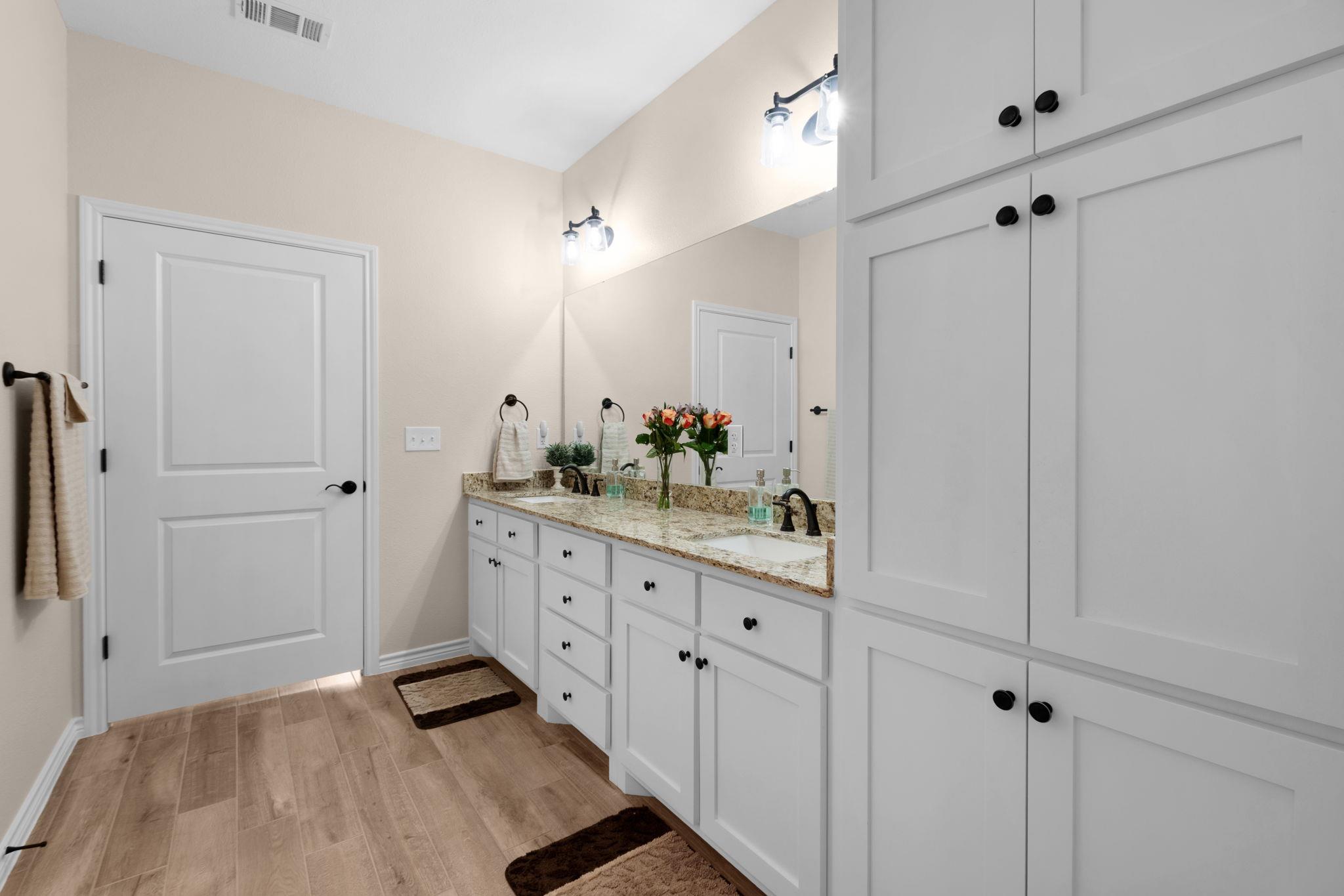 101 Hillside Ln, Lampasas, TX 76550