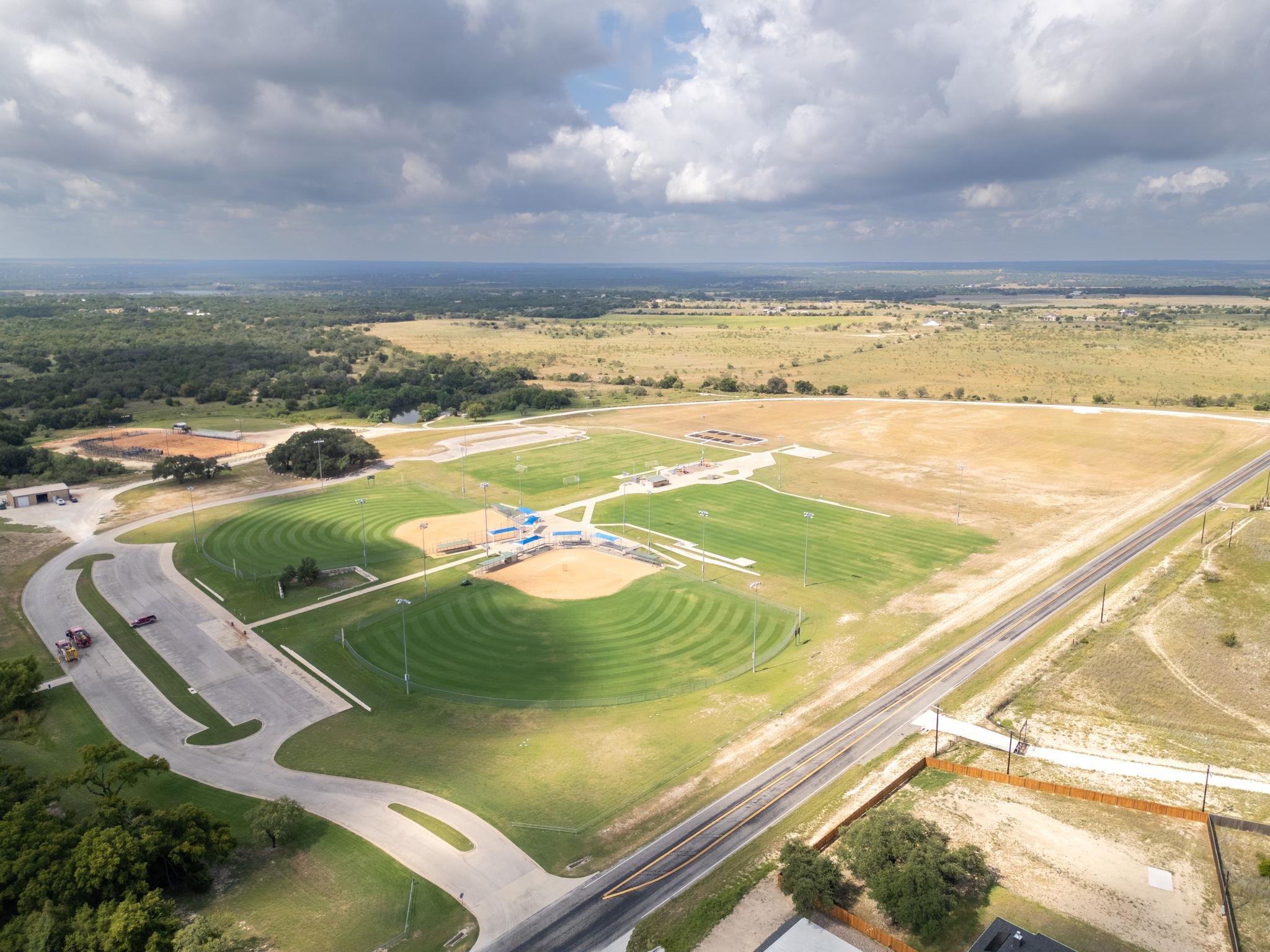 101 Hillside Ln, Lampasas, TX 76550