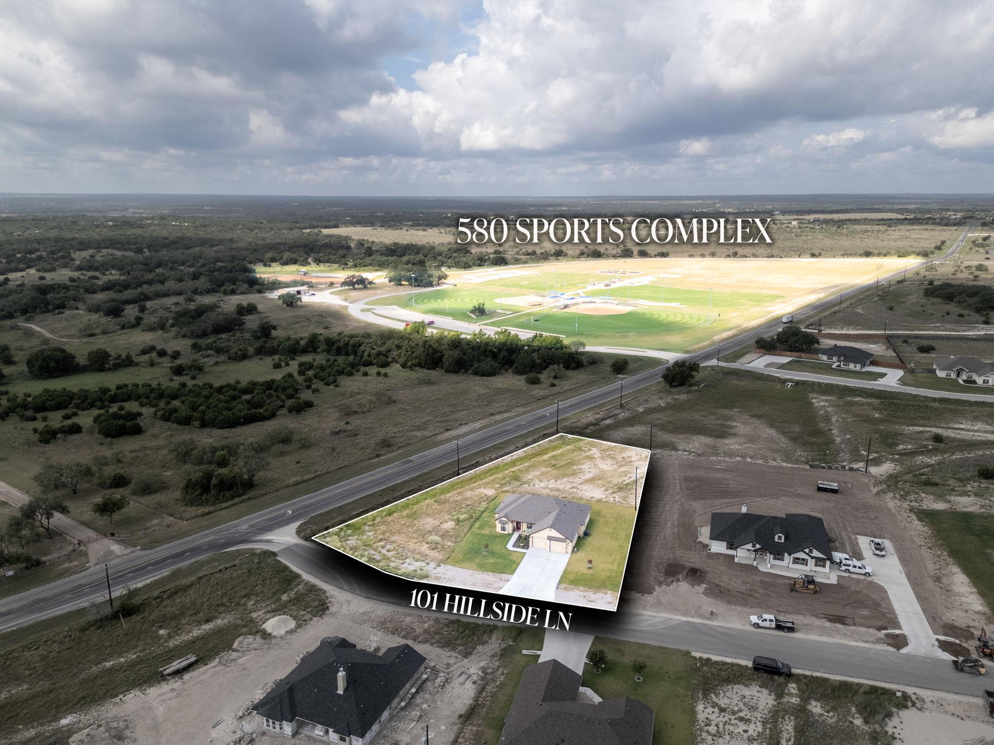 101 Hillside Ln, Lampasas, TX 76550